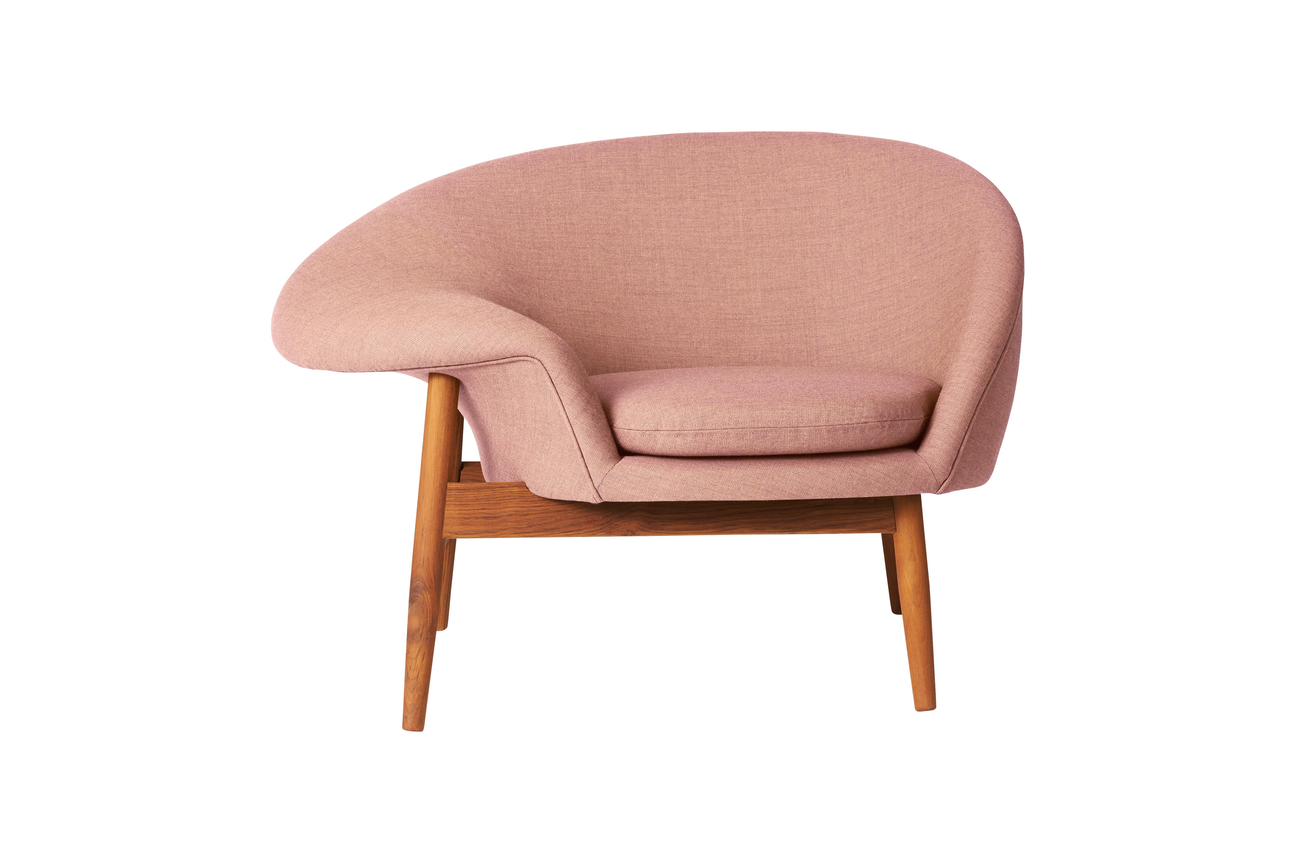 Im Angebot: Spiegelei Monochromer Stuhl:: von Hans Olsen aus Warm Nordic, Pink (Canvas 614)