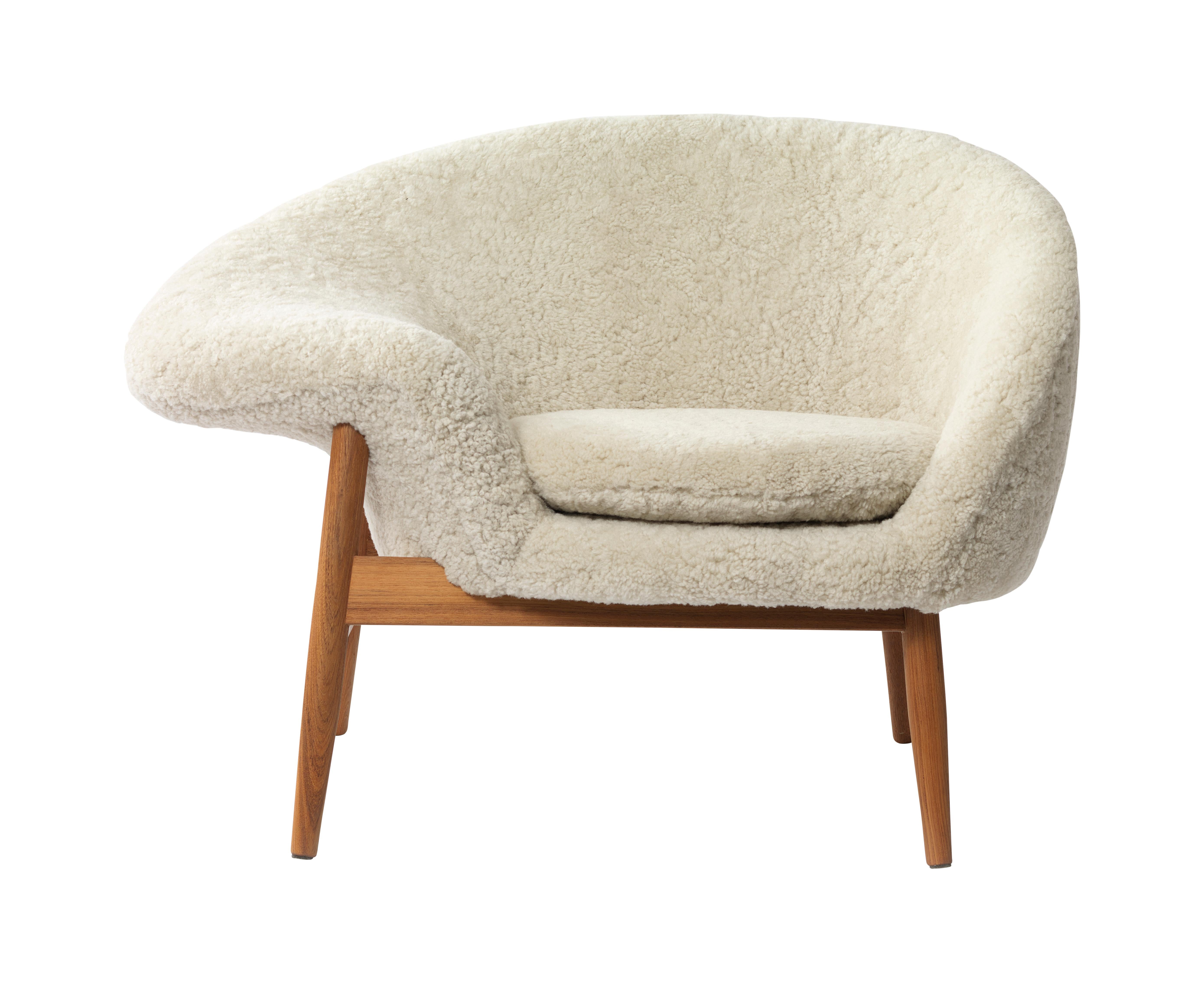 For Sale: Beige (Sheep Moonlight) Fried Egg Chair Sheep Chair, by Hans Olsen from Warm Nordic
