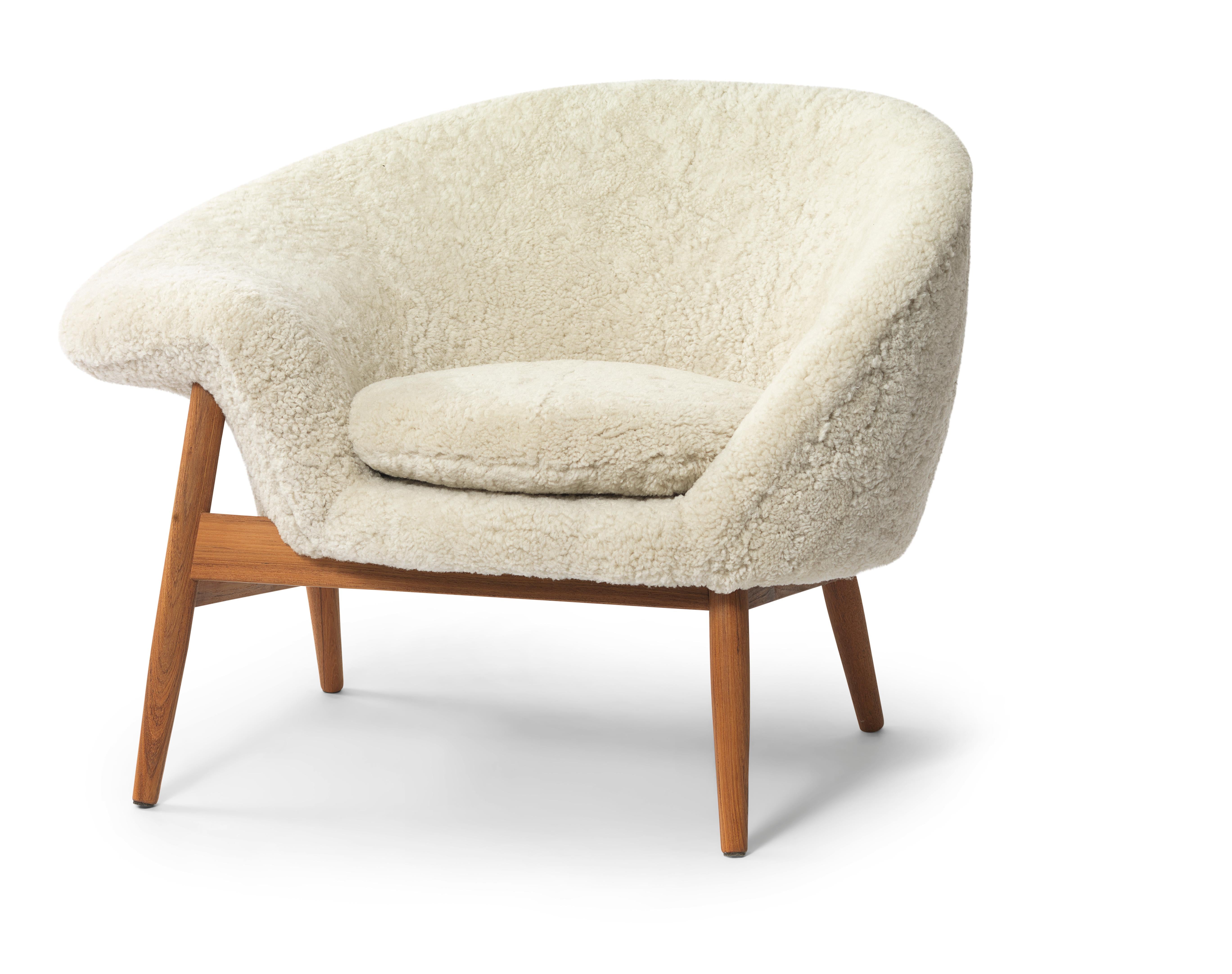 For Sale: Beige (Sheep Moonlight) Fried Egg Chair Sheep Chair, by Hans Olsen from Warm Nordic 2