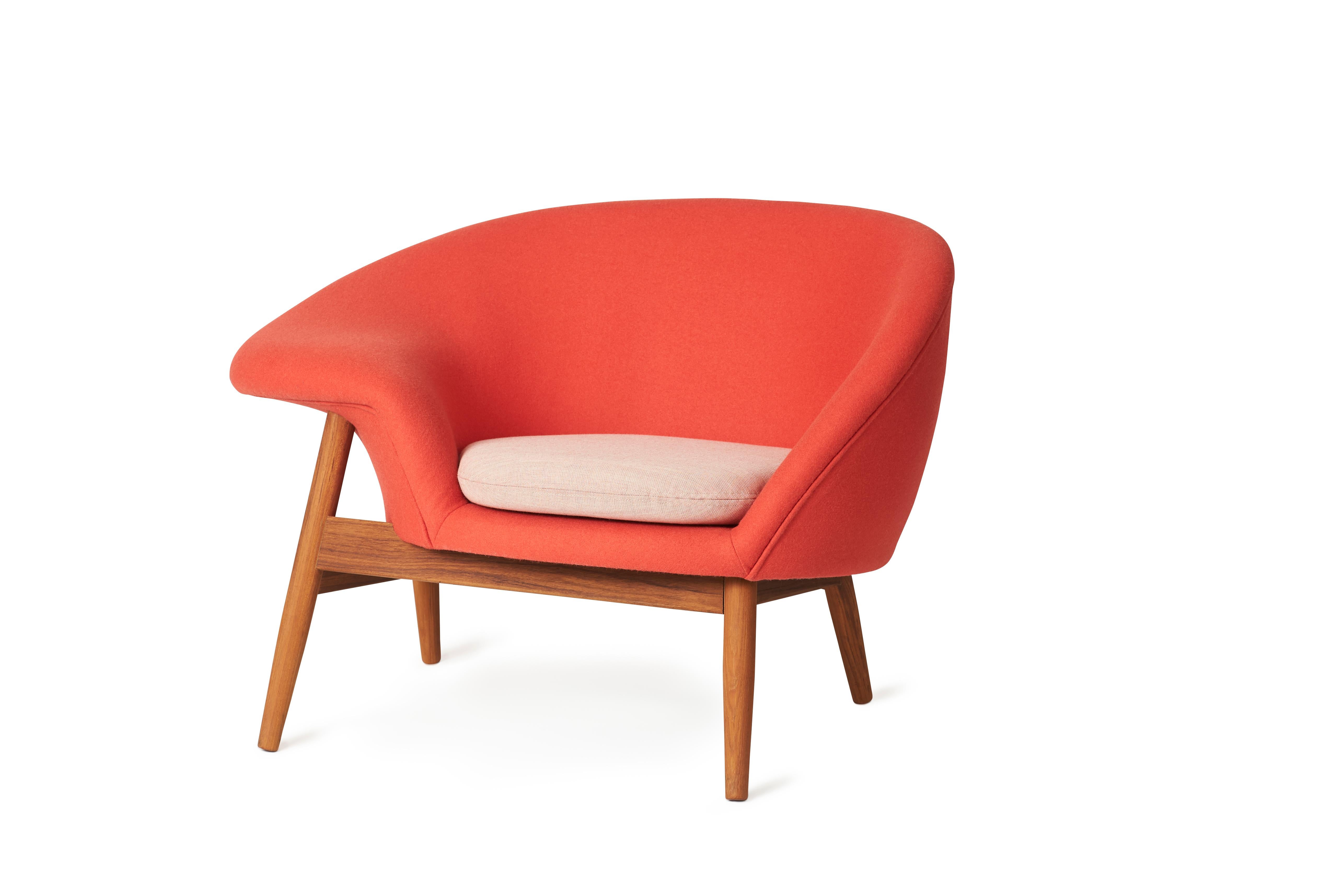 Im Angebot: Spiegelei Zweifarbiger Stuhl:: von Hans Olsen aus Warm Nordic, Red (Hero 551, Canvas 614) 2