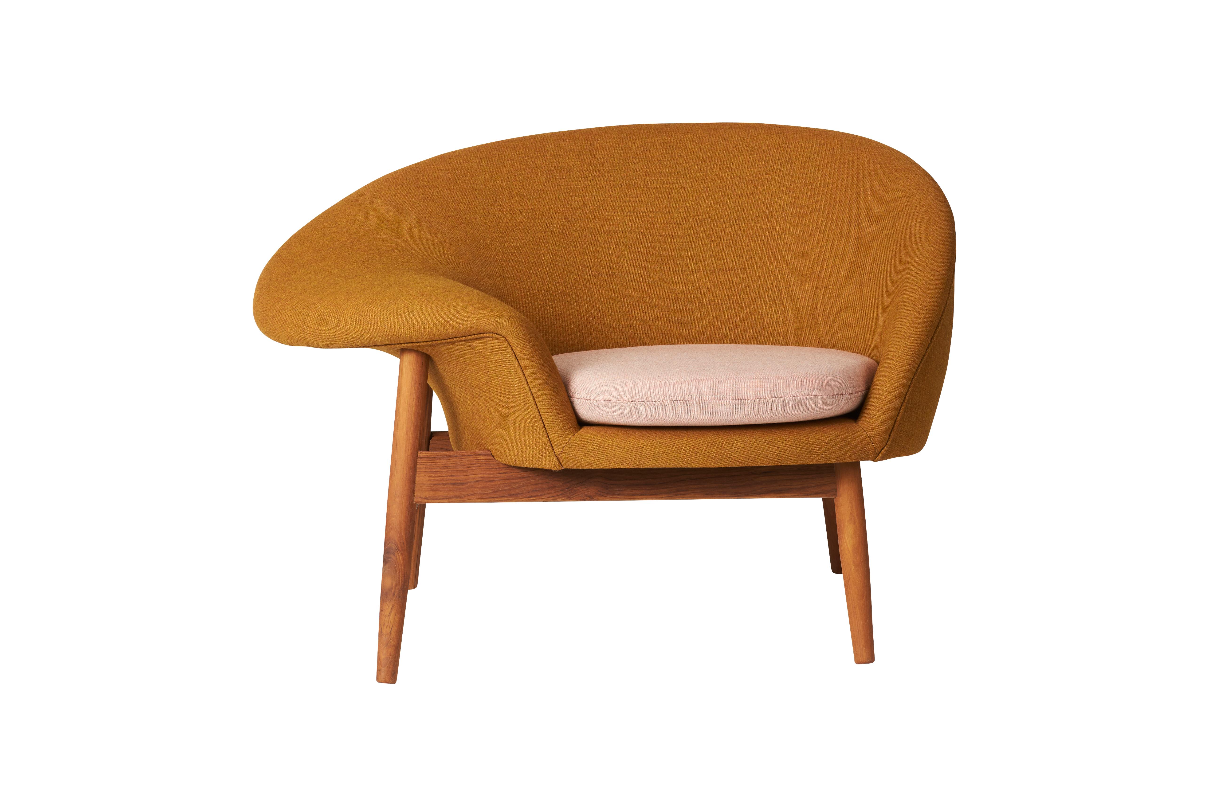 Im Angebot: Spiegelei Zweifarbiger Stuhl:: von Hans Olsen aus Warm Nordic, Brown (Canvas 424, Canvas 614)