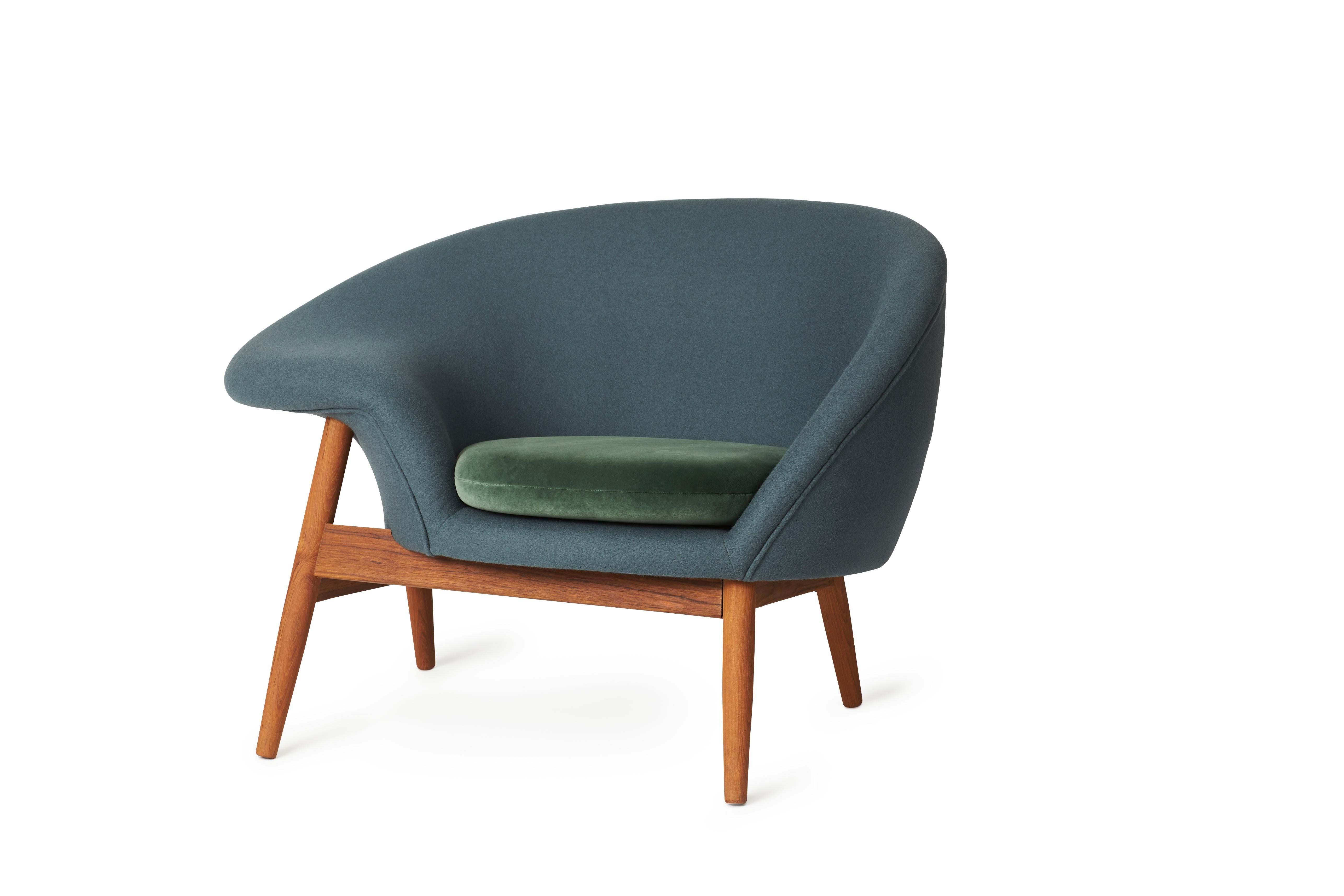Im Angebot: Spiegelei Zweifarbiger Stuhl:: von Hans Olsen aus Warm Nordic, Blue (Hero 991, Ritz 6381) 2
