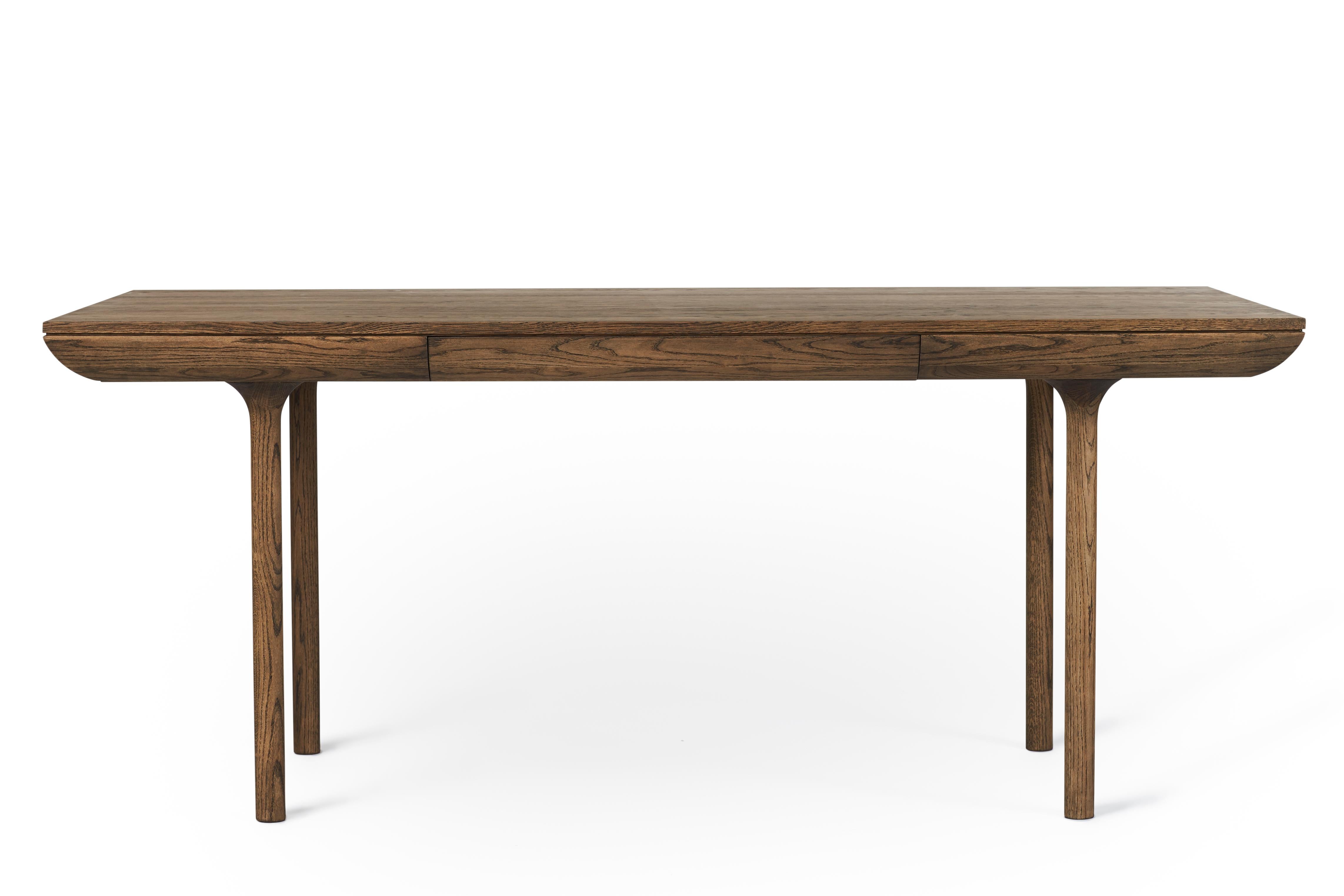 Im Angebot: Rúna Large Desk, von Isabel Ahm aus Warm Nordic, Brown (Smoked Oak)