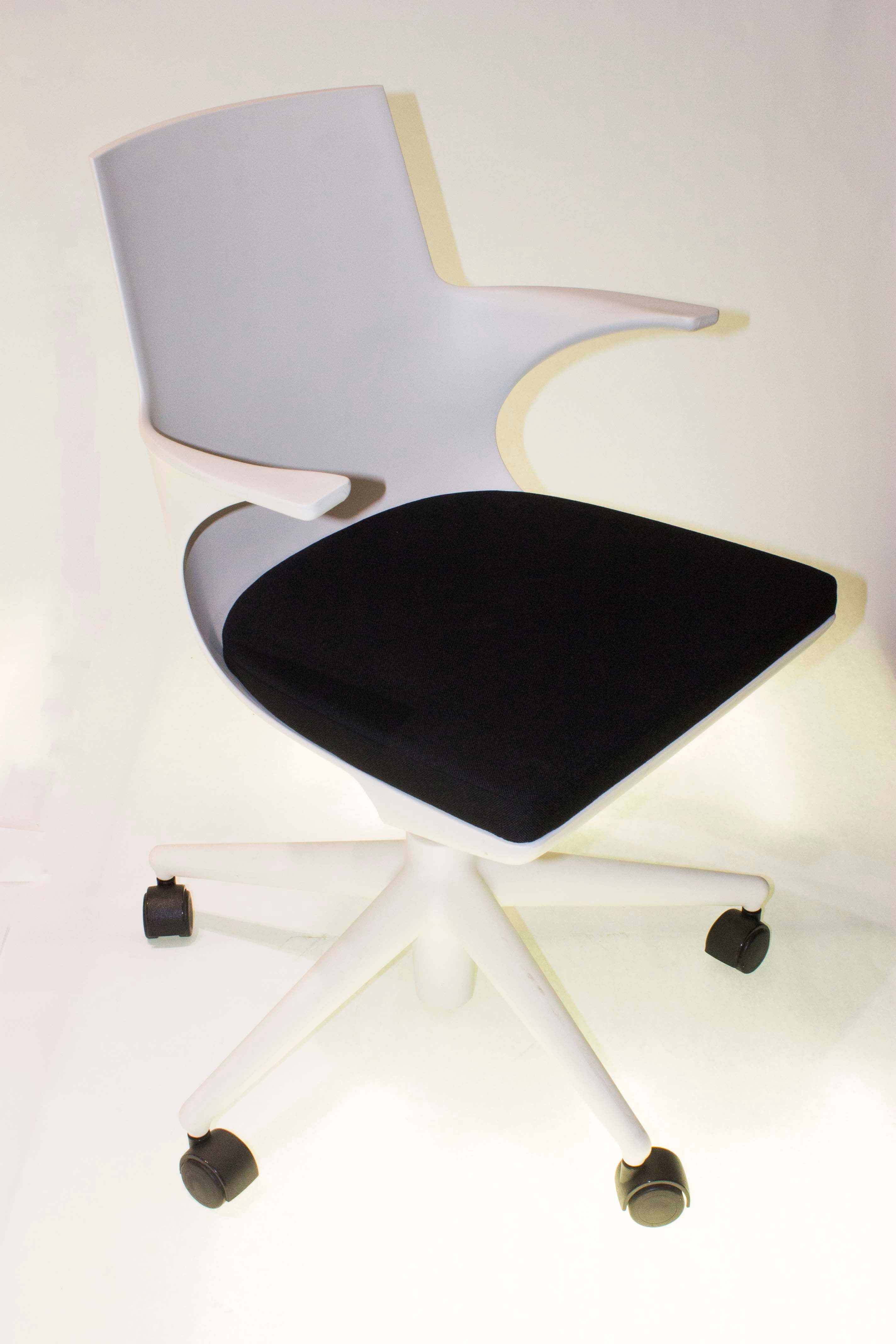 Kartell Spoon Chair In White Black By Antonio Citterio Toan Nguyen
