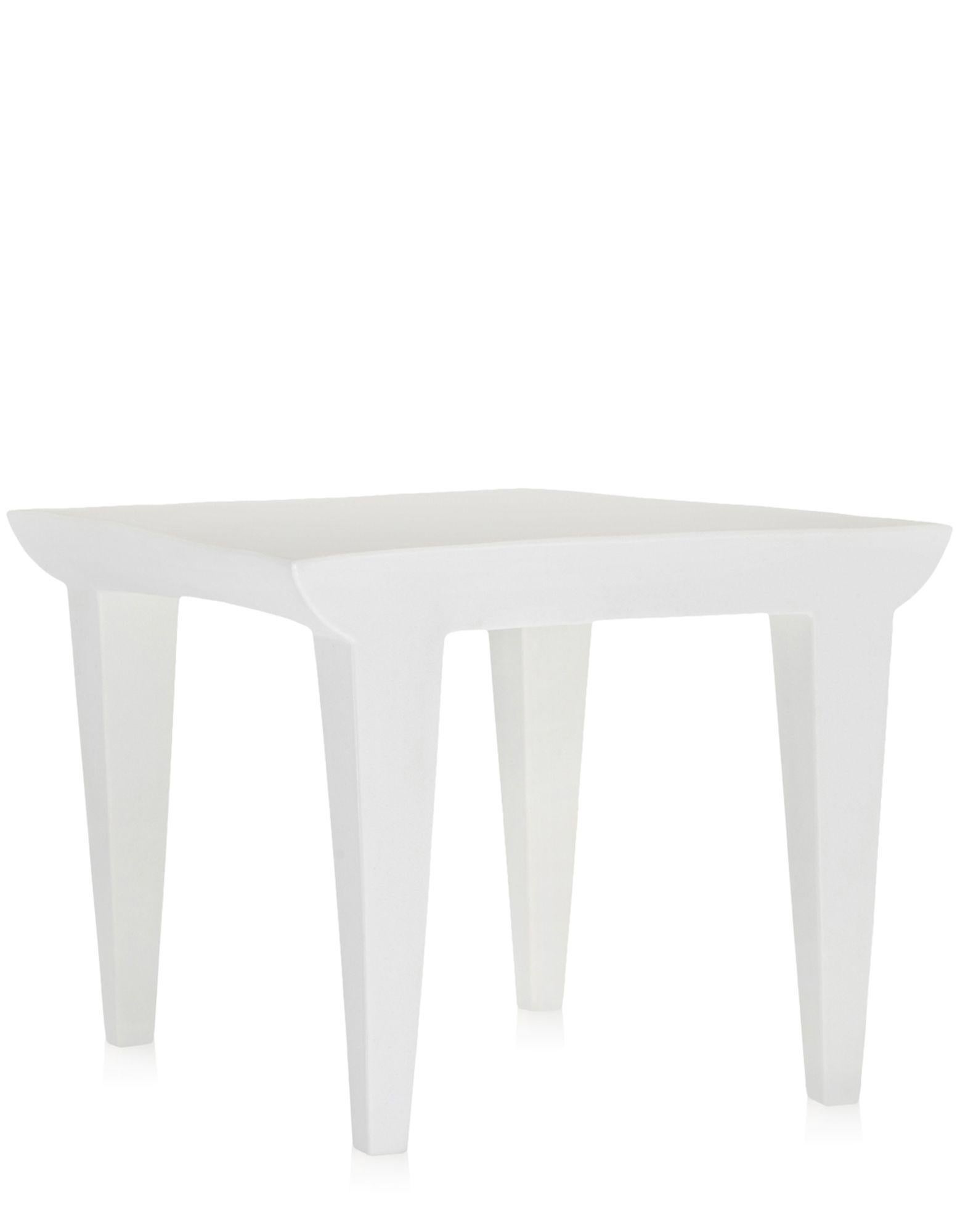 Bubble club side table in zinc white.

Dimensions: Height 30.75 in, width 23.65 in, depth 29.5 in.; Unit weight: 5.5 kg. Made of: Polyethylene. Outdoor use.