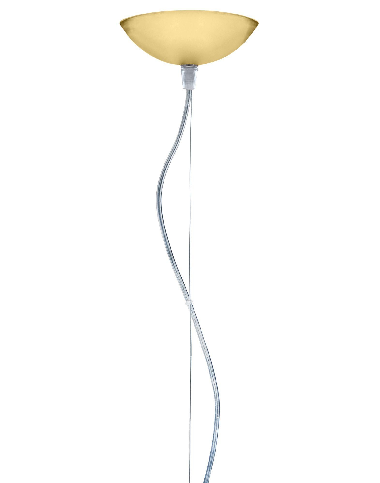 An essential lamp which is characterised by the “subtle interpretations of the theme. Made in transparent methacrylate in gold color, the cover is not perfectly hemispherical but the cut-off is underneath the height of the diameter to collect the