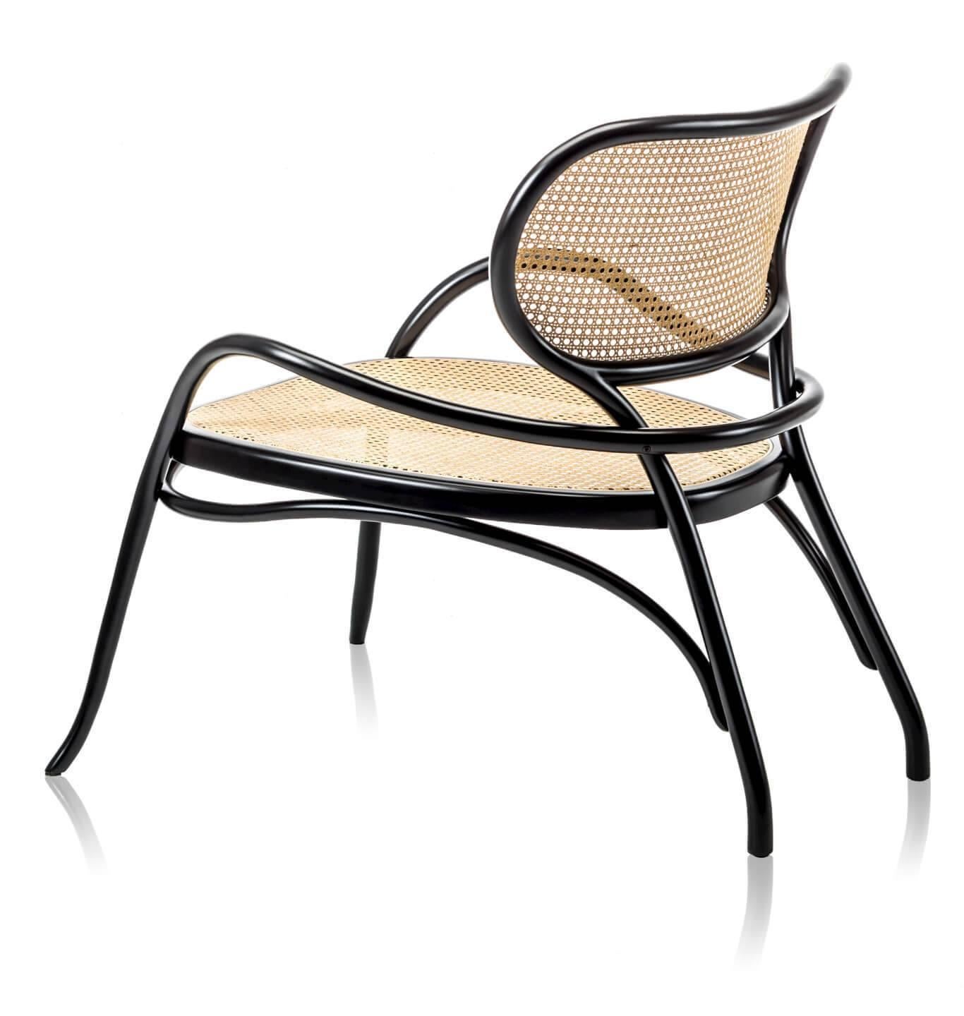 Nigel Coates has designed a sophisticated lounge chair with a complex design reflecting the stylistic features of the brand with refined skill. The seat and the comfortable backrest made of Vienna cane with a special large mesh version, are defined