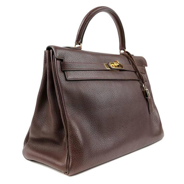 Hermes Cacao Togo 35 cm Kelly Retourne with Gold Hardware In Excellent Condition In Palm Beach, FL