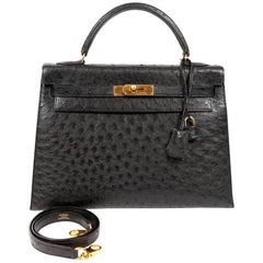 Hermès - Kelly 32 cm en autruche noire avec accessoires en or