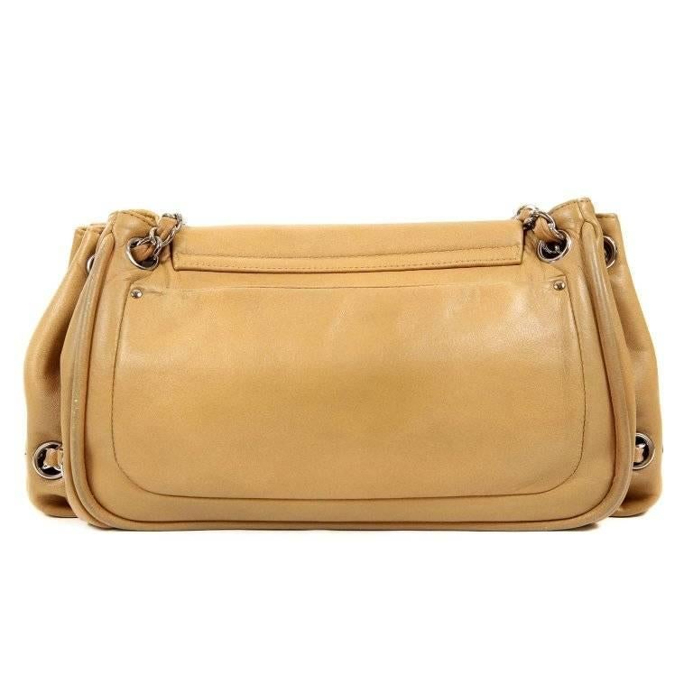 This authentic Chanel Beige Leather Accordion Flap Bag is in excellent plus condition. The expandable style is perfect for every day in a warm neutral that complements any other color. Honey beige leather flap bag has tonal interlocking CC stitched