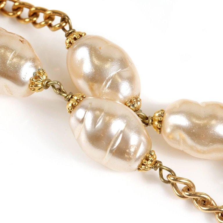 Chanel Baroque Pearl and Gold Chain Long Necklace For Sale at 1stDibs |  chanel baroque pearl necklace, long pearl and gold chain necklace, chanel  pearl long necklace