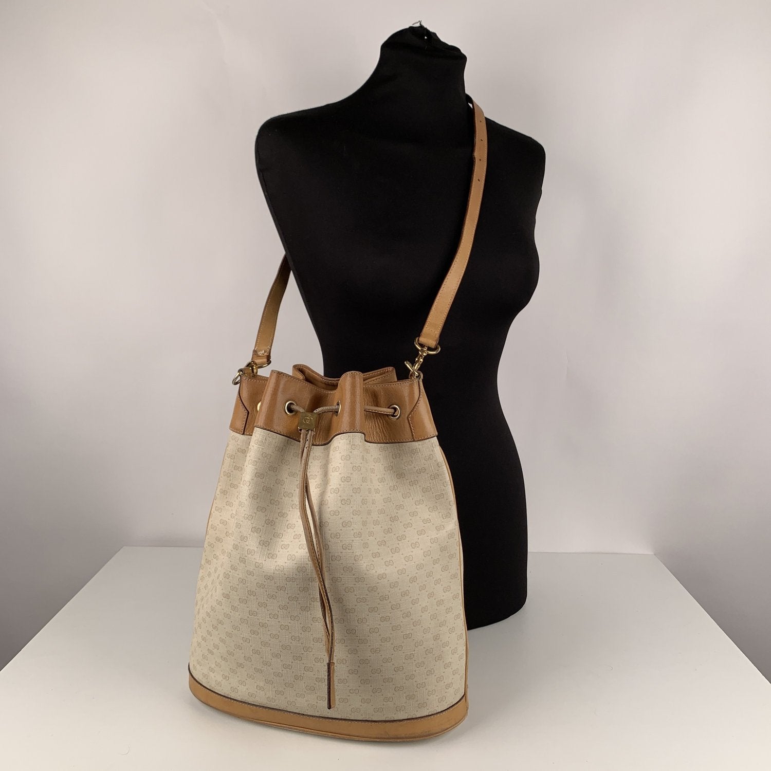 gucci monogram bucket bag