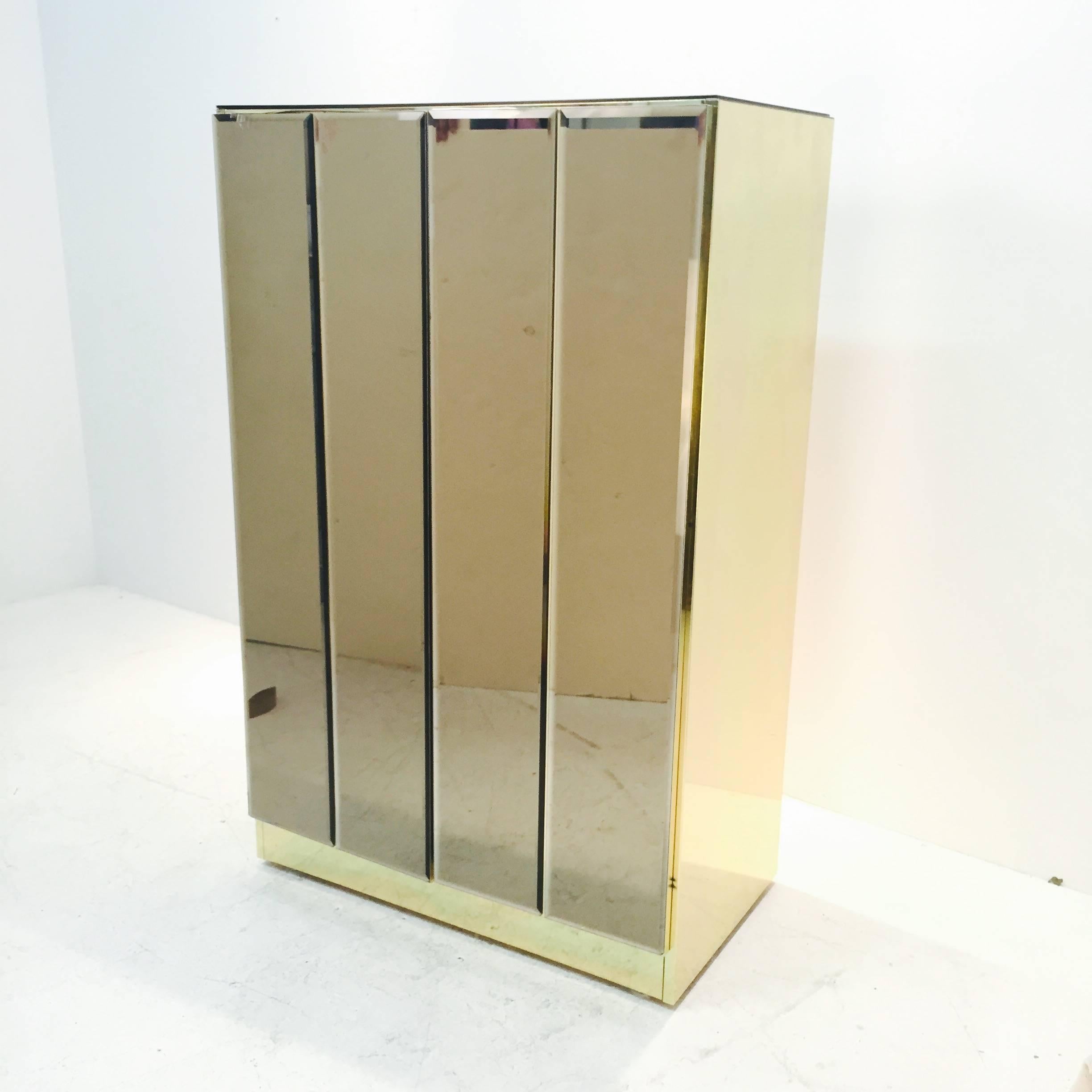 Small bronze glass and brass Ello cabinet. In good vintage condition. 

Dimensions: 36.5