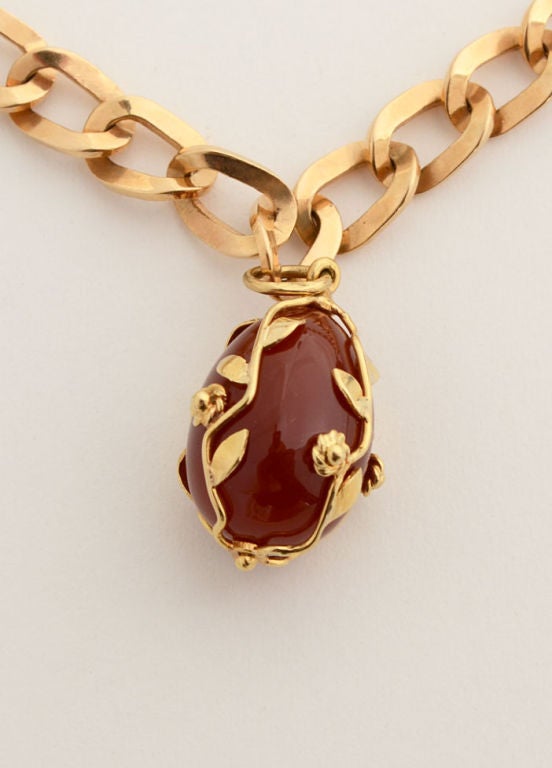 Bracelet à maillons en or avec breloques en pierres Pour femmes en vente