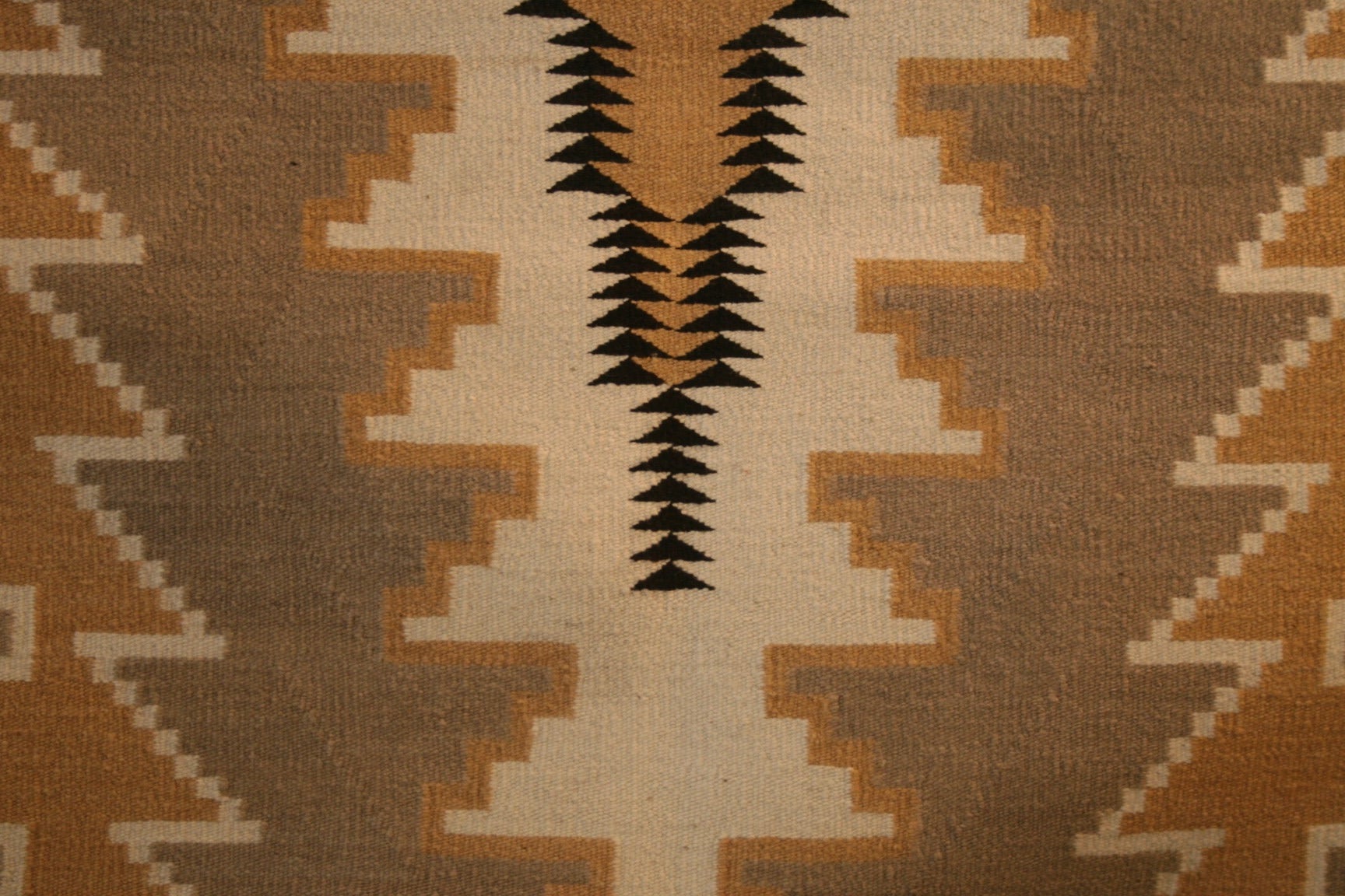 Mid-20th Century Antique Navajo Klagetoh For Sale