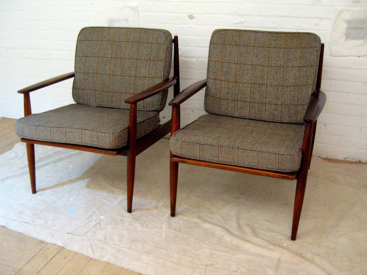 Mid-Century Modern Pair of Modern Baumritter Lounge Chairs