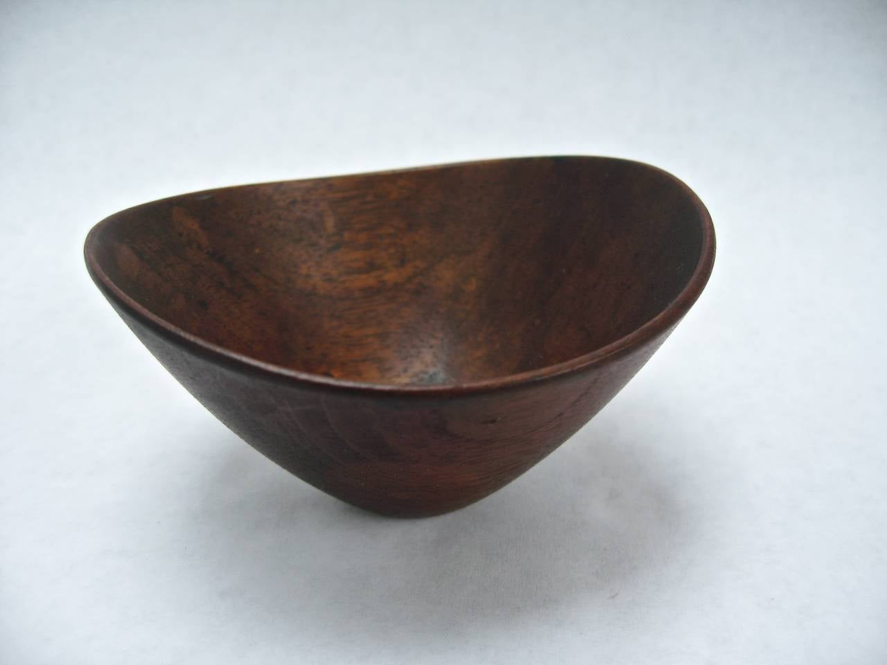 Diminutive Mid-Century Turned Wood Bowl in the Manner of Finn Juhl In Good Condition In Garnerville, NY