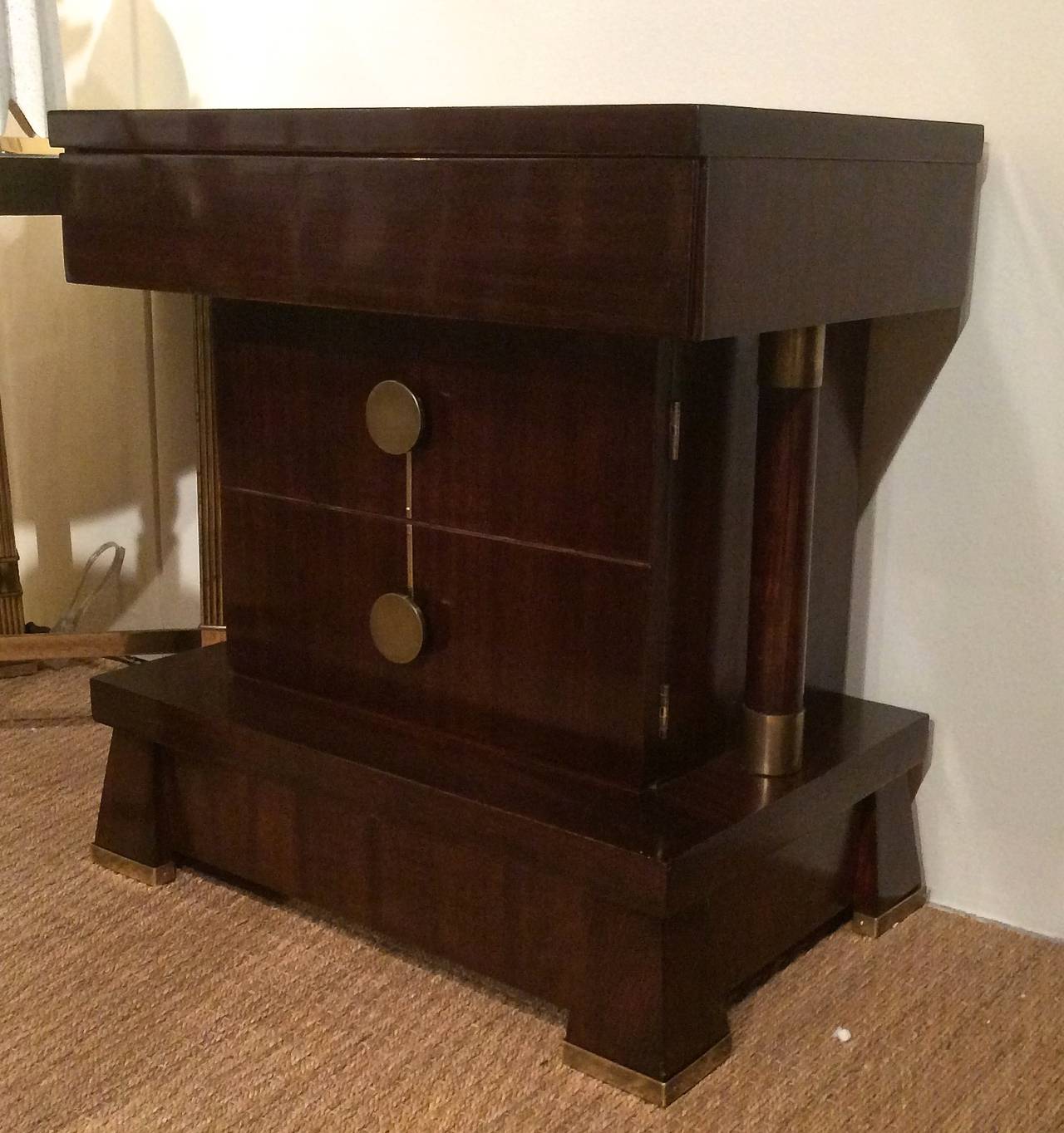 Art Deco Mahogany Pair of Night Tables In Good Condition In Stamford, CT