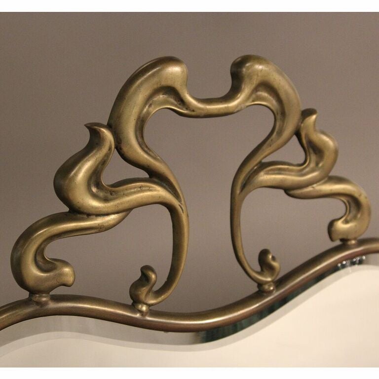 Art Nouveau Brass and Beveled Mirror Fire Screen In Excellent Condition In Stamford, CT