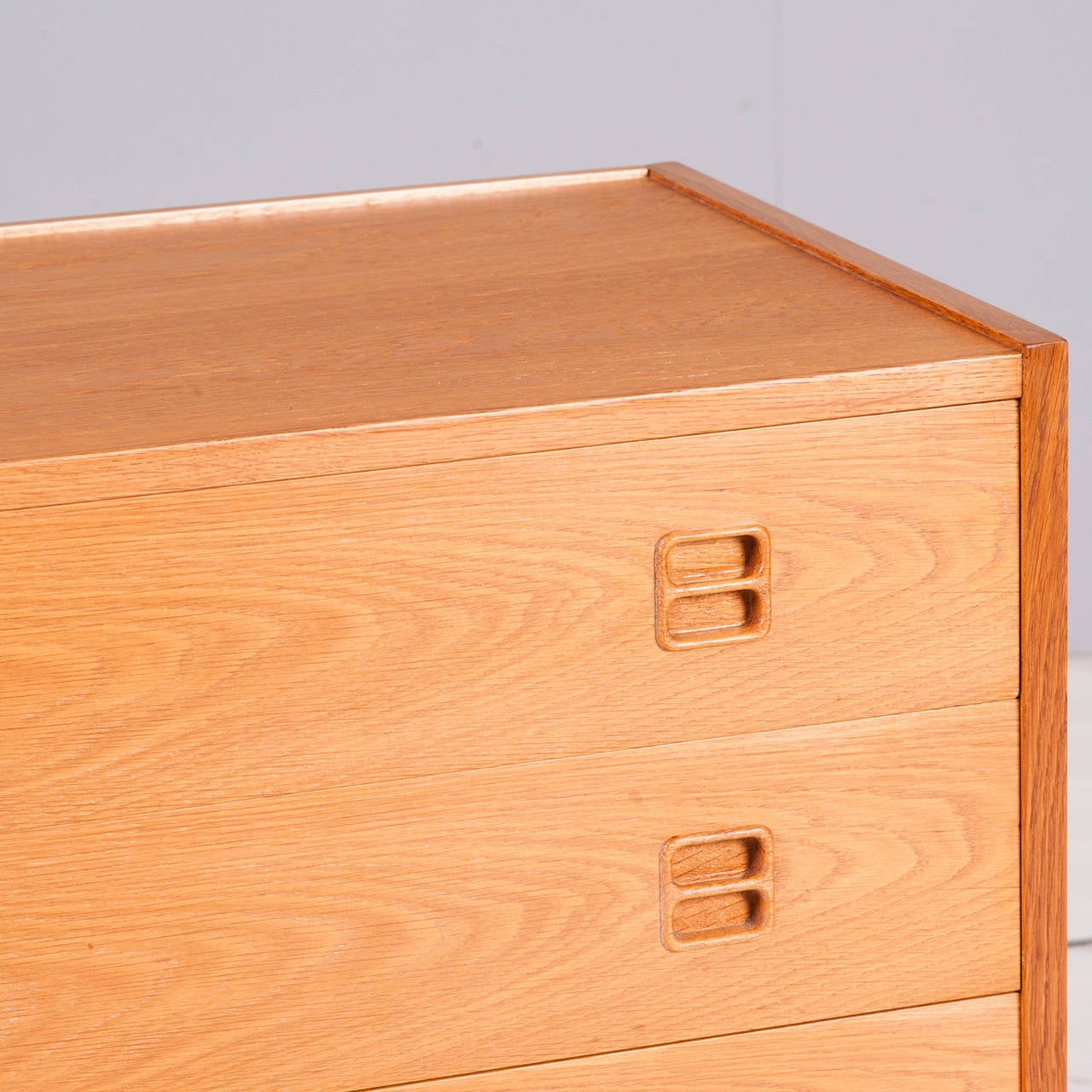 Danish Oak Chest of Drawers, 1960s In Excellent Condition For Sale In Melbourne, Victoria
