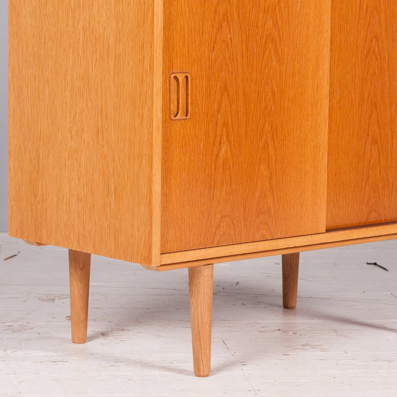 Danish Small Sideboard in Oak, 1970s In Excellent Condition For Sale In Melbourne, Victoria