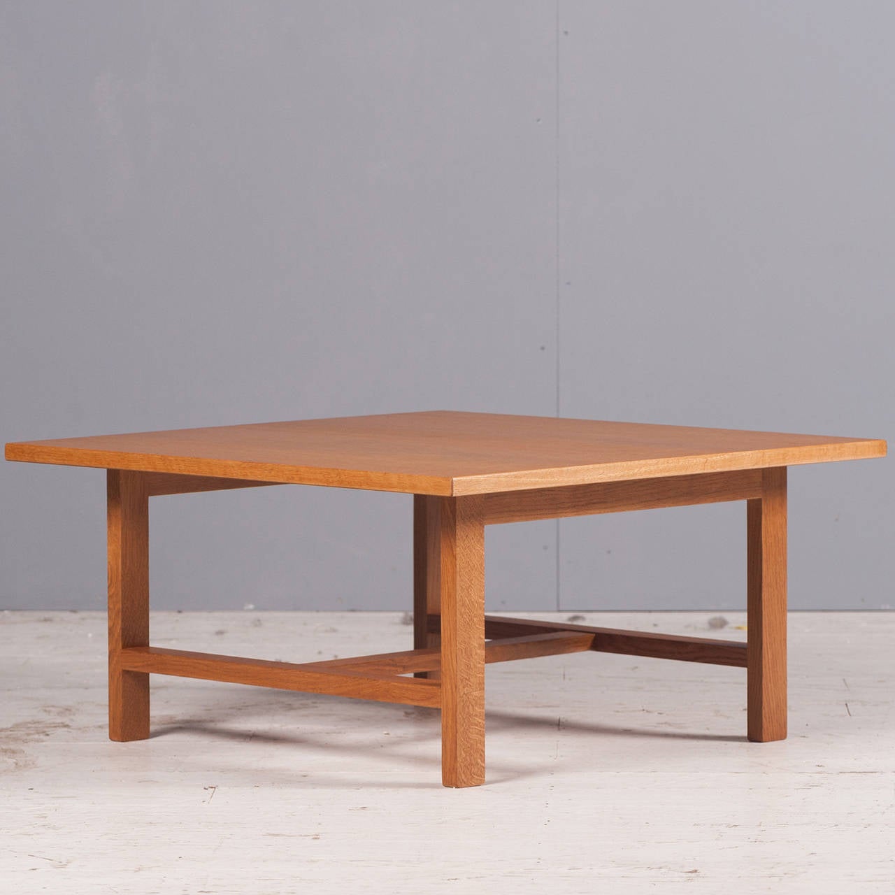 A lovely, simple square coffee table in Oak by famed Danish designer, Hans J. Wegner. A classic yet still totally modern, this piece is perfect for smaller living spaces and has a light presence, beautiful grain and solid frame.