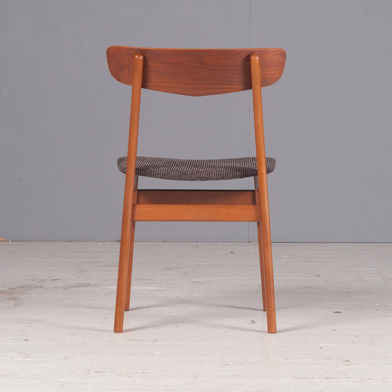 Danish Farstrup V Back Dining Chairs in Teak Set of Six, 1960s In Excellent Condition For Sale In Melbourne, Victoria