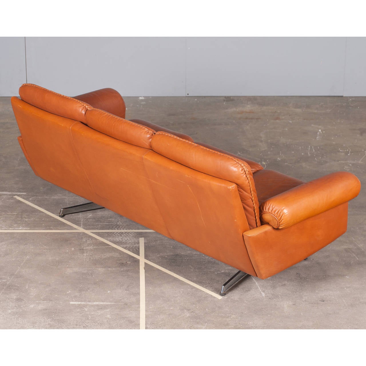 Swiss Three-Seater Sofa in Caramel Leather with Steel Base by De Sede, 1960s For Sale 1