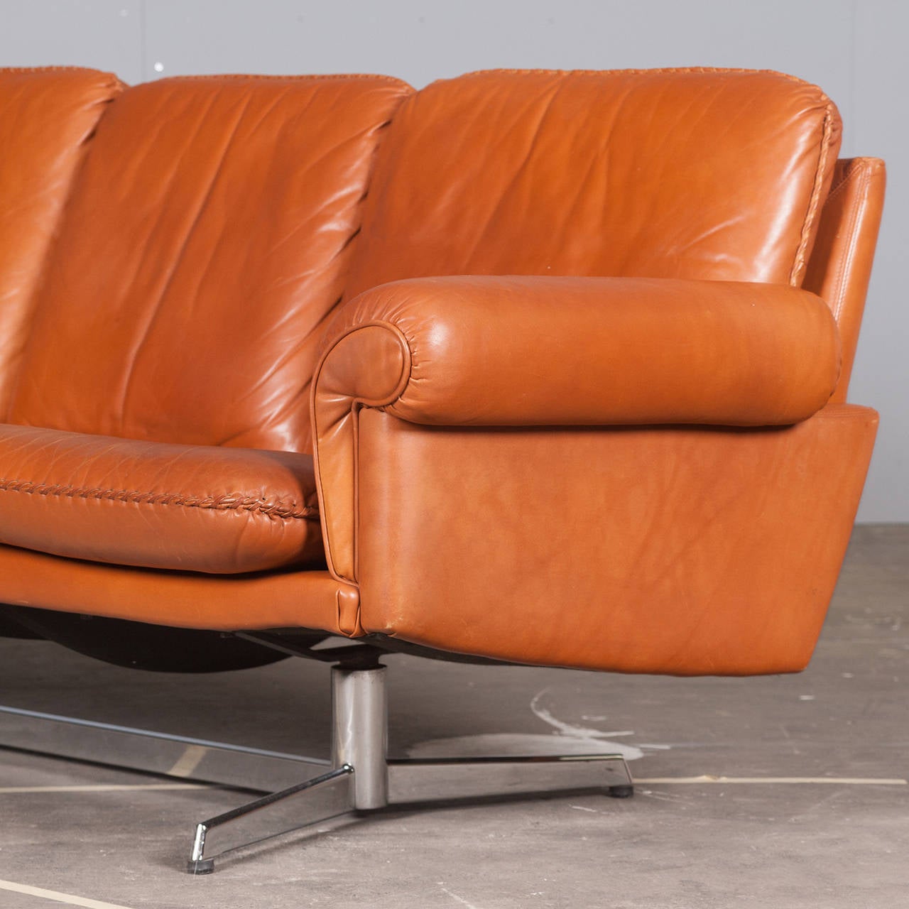 Swiss Three-Seater Sofa in Caramel Leather with Steel Base by De Sede, 1960s In Excellent Condition For Sale In Melbourne, Victoria