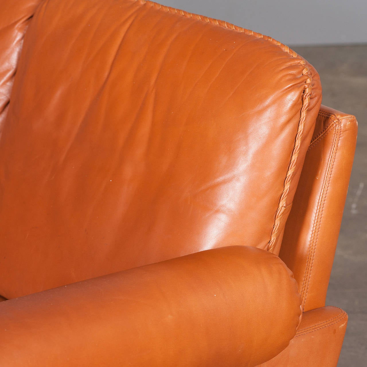 Mid-20th Century Swiss Three-Seater Sofa in Caramel Leather with Steel Base by De Sede, 1960s For Sale