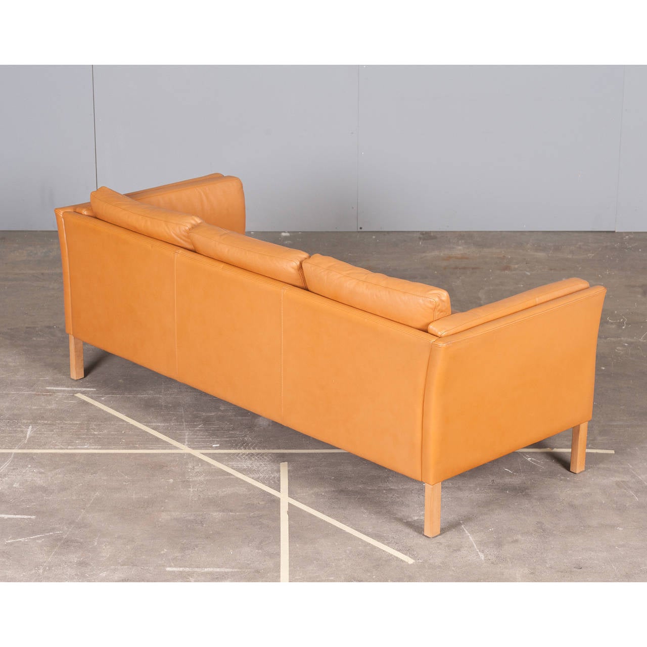 Danish Three-Seater Sofa in Honey Tan Leather, 1960s For Sale 1