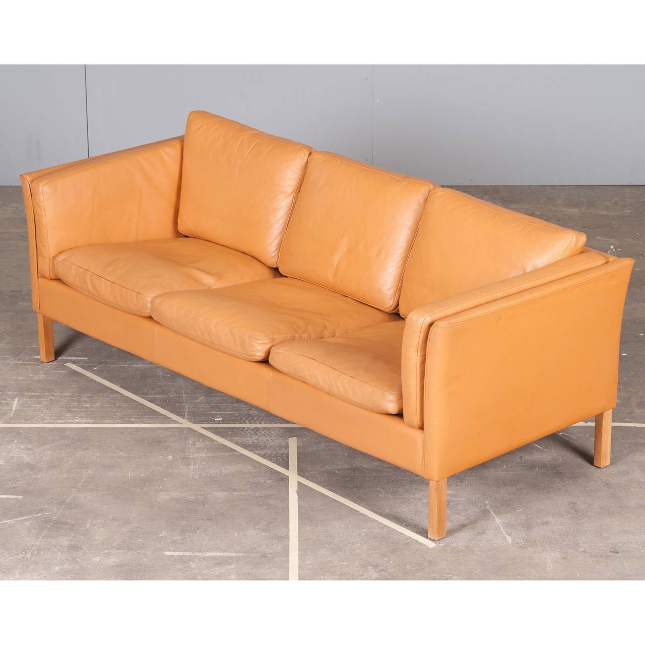 Mid-Century Modern Danish Three-Seater Sofa in Honey Tan Leather, 1960s For Sale