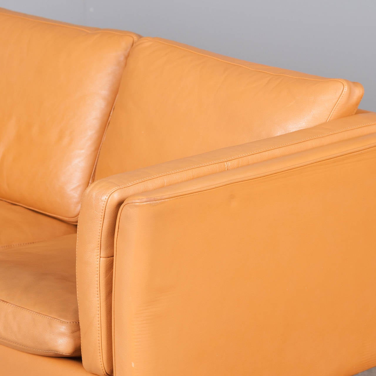 Mid-20th Century Danish Three-Seater Sofa in Honey Tan Leather, 1960s For Sale