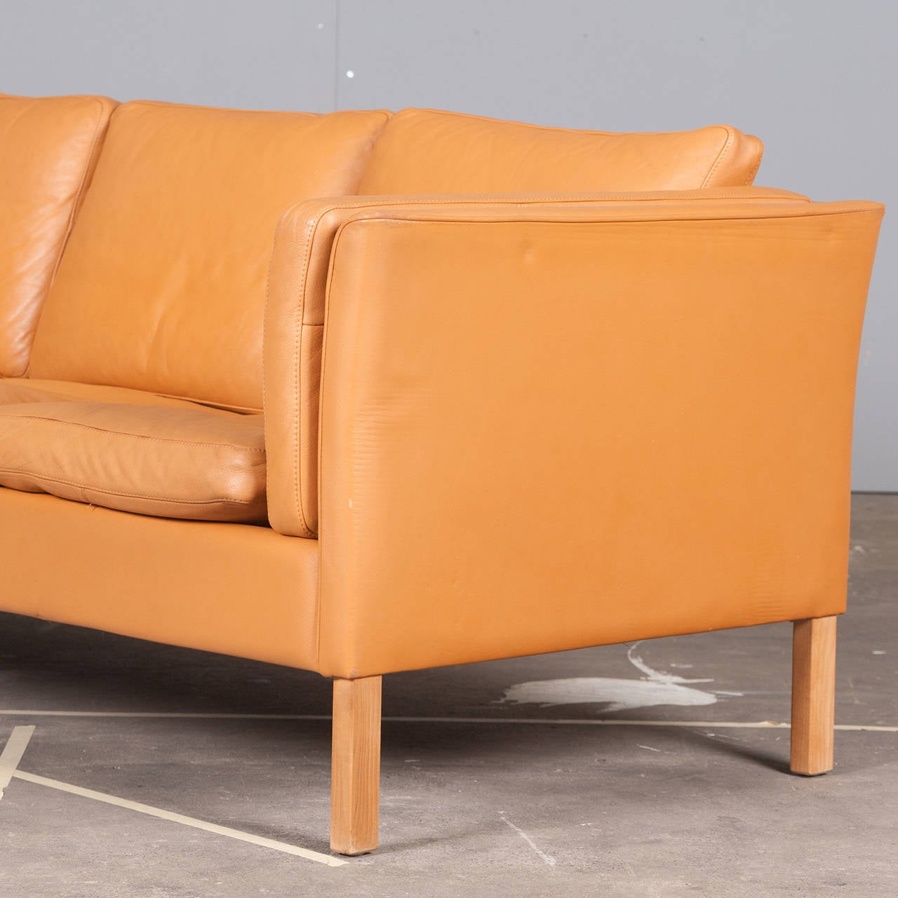 Danish Three-Seater Sofa in Honey Tan Leather, 1960s In Excellent Condition For Sale In Melbourne, Victoria