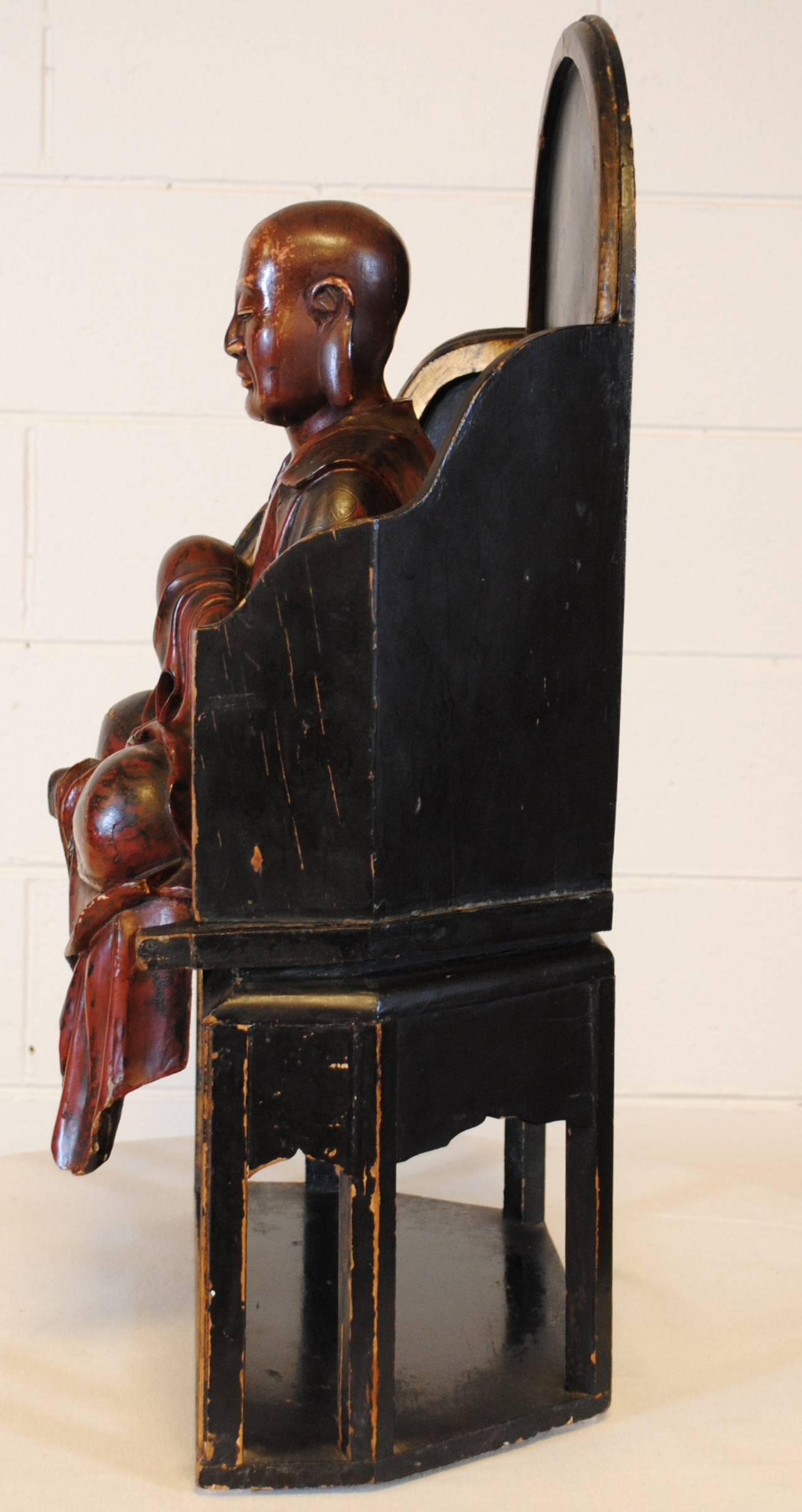 Carved 18th Century Chinese Seated Lohan Monk Scultpure For Sale 1