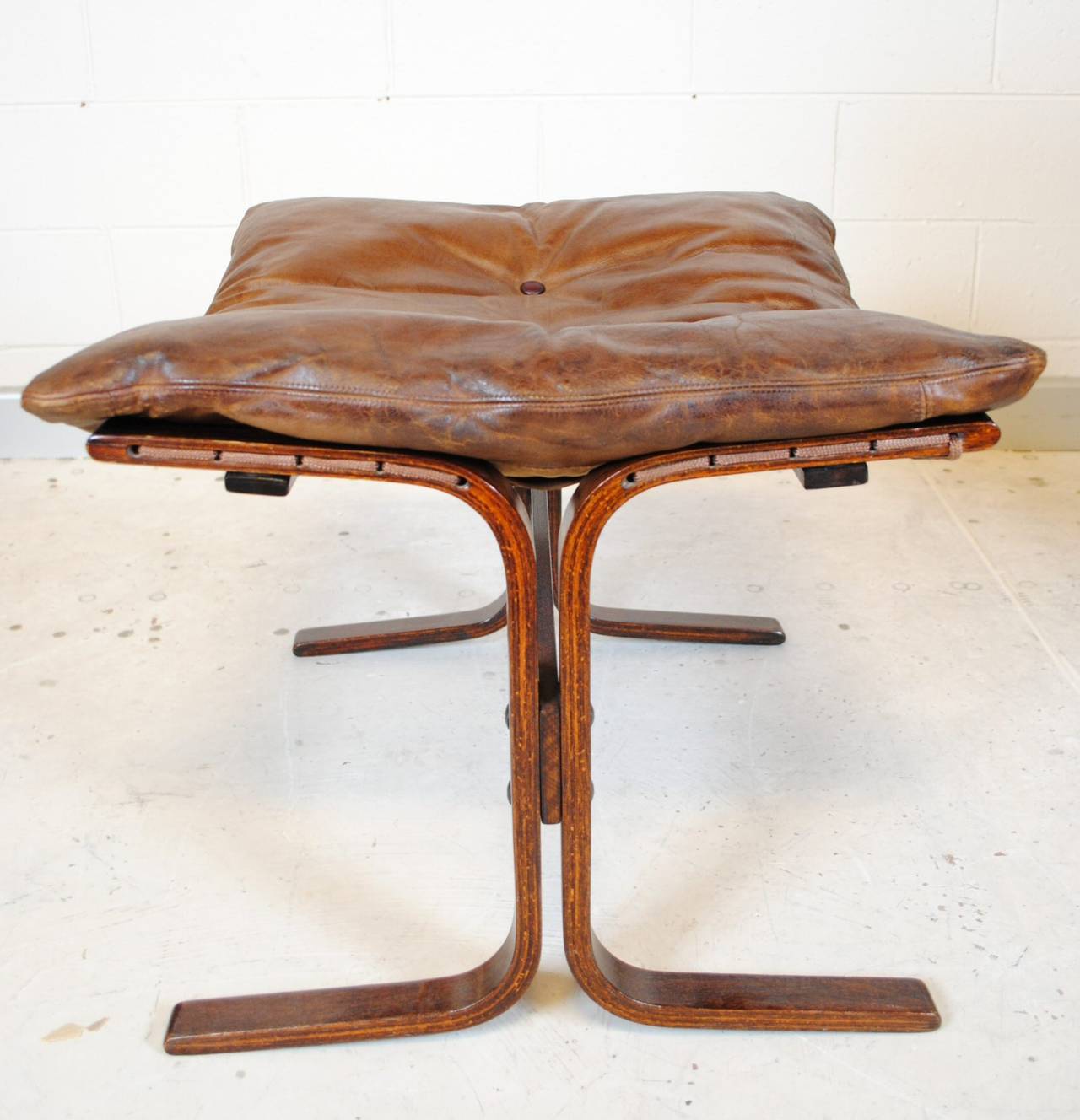 Late 20th Century Rosewood Framed Leather Siesta Chair and Stool For Sale