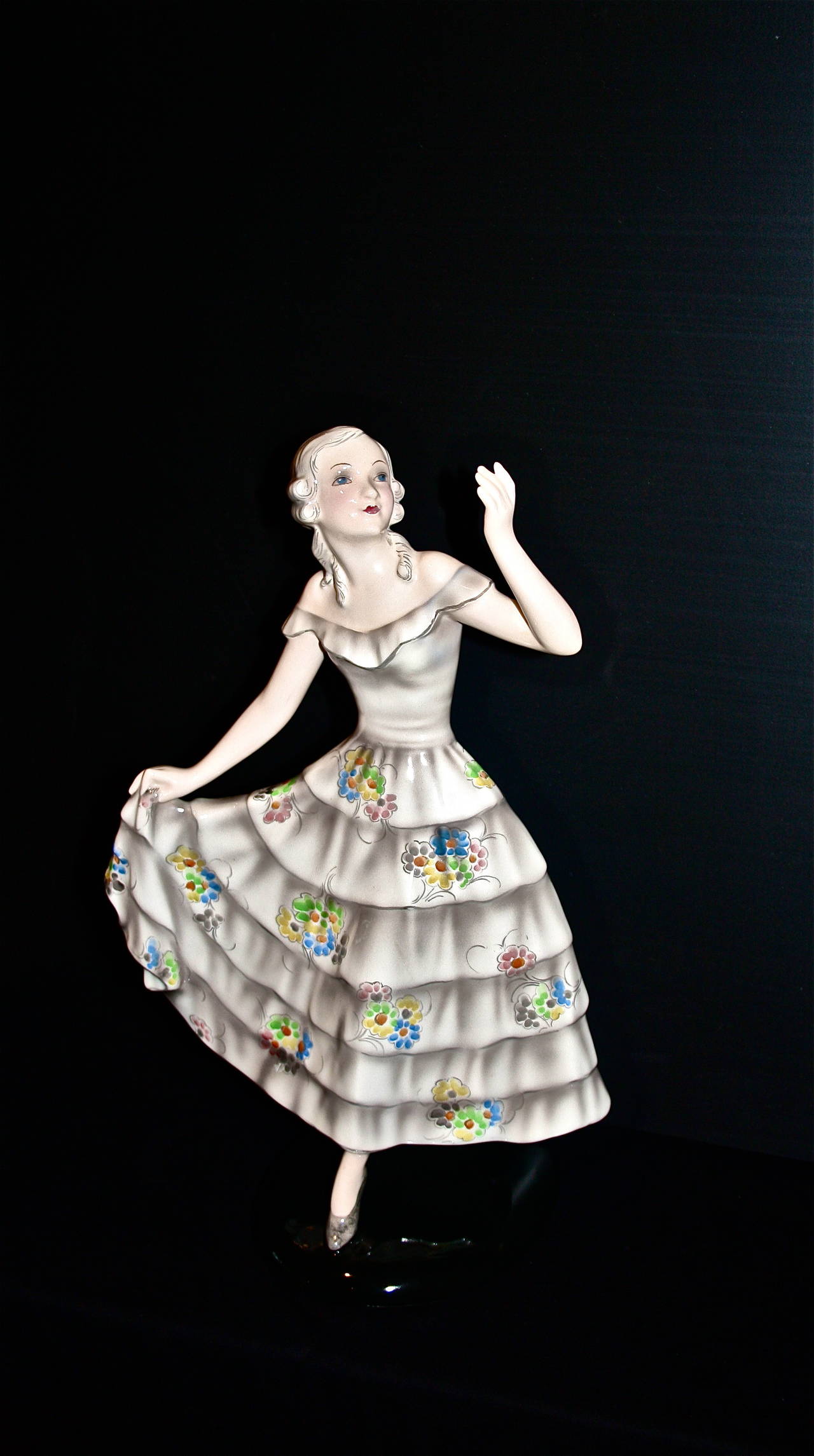 Beautiful Figure by Josef Lorenzl  for Goldscheider Ceramics Austria In Excellent Condition For Sale In Sydney, NSW