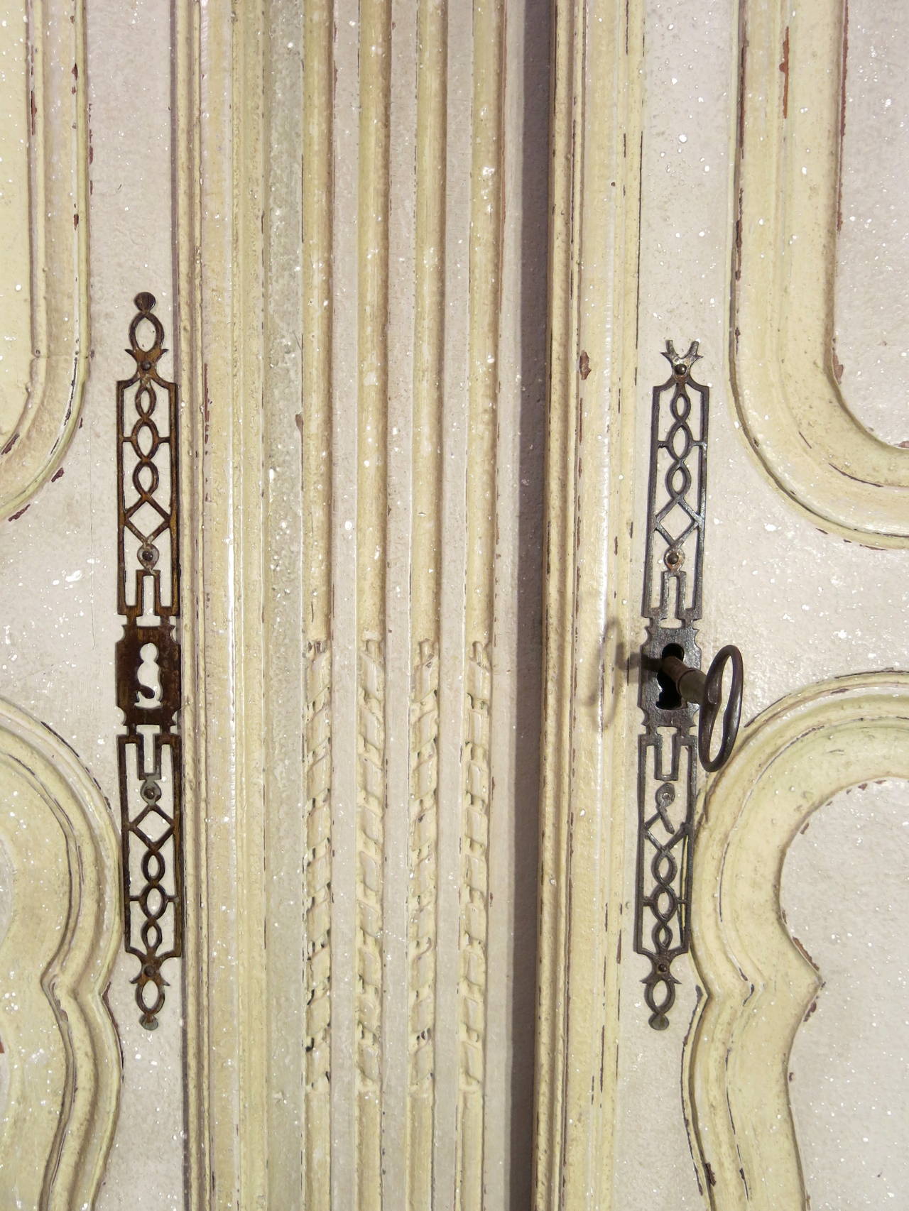 18th Century Louis XV Walnut Armoire In Good Condition In New Orleans, LA