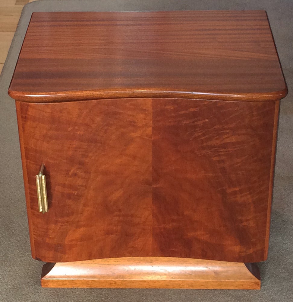 Art Deco pair of French Walnut Bedside Tables, Left and Right hinged so they can be accessed from either side of the bed. Reserved design with Concave curved front of vertically divided veneer and with splayed foot. Typical Deco asymmetrical design
