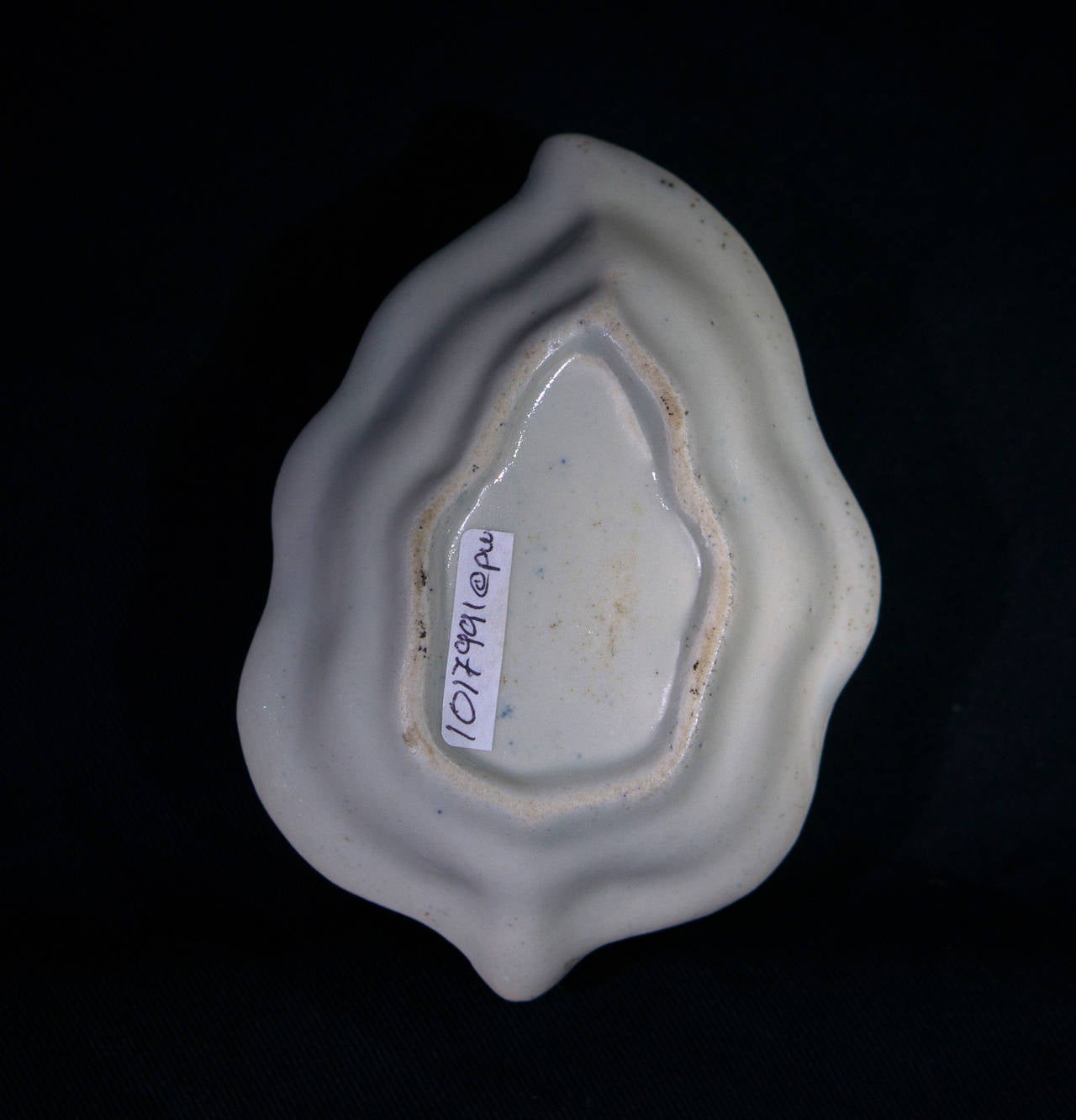 Limehouse pickle dish, of leaf form with underglaze inky-blue with a vase of foliage before a scroll, surrounded by Chinese feather and ribbon motifs, circa 1747.