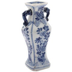 Vase chinois miniature:: anses en forme de dragon:: début du 18e siècle