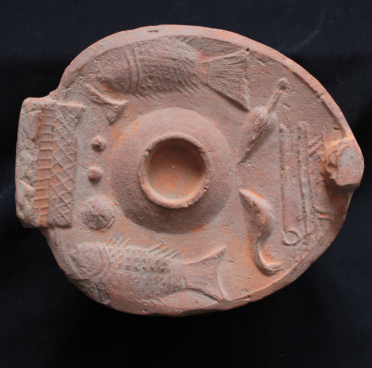 Han Dynasty Pottery Stove Model with Fish, Implements In Good Condition For Sale In Geelong, Victoria