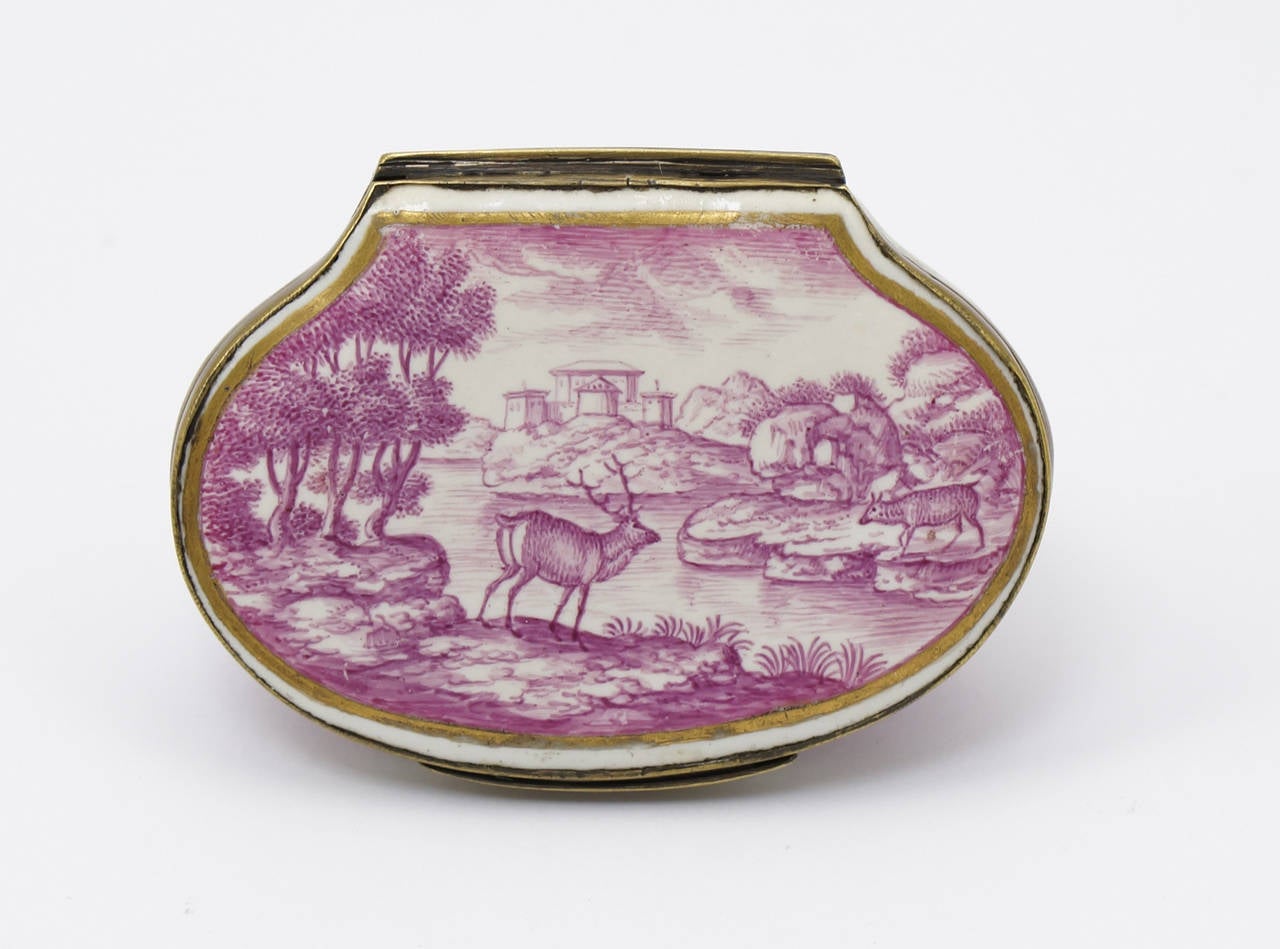 Italian Porcelain Snuff Box with Deer, Attributed to Doccia, circa 1740 In Good Condition In Geelong, Victoria