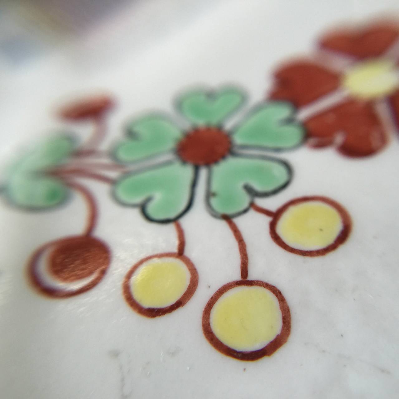 Chantilly Kakiemon Plate with Banded Hedge and Phoenix, circa 1745 In Good Condition In Geelong, Victoria