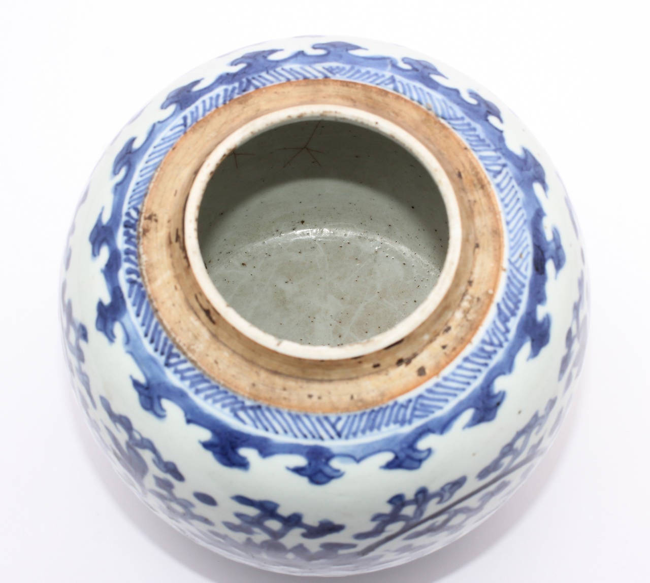 Chinese blue and white ginger jar, painted in a deep underglaze blue with scrolling foliage.         
18th / 19th century