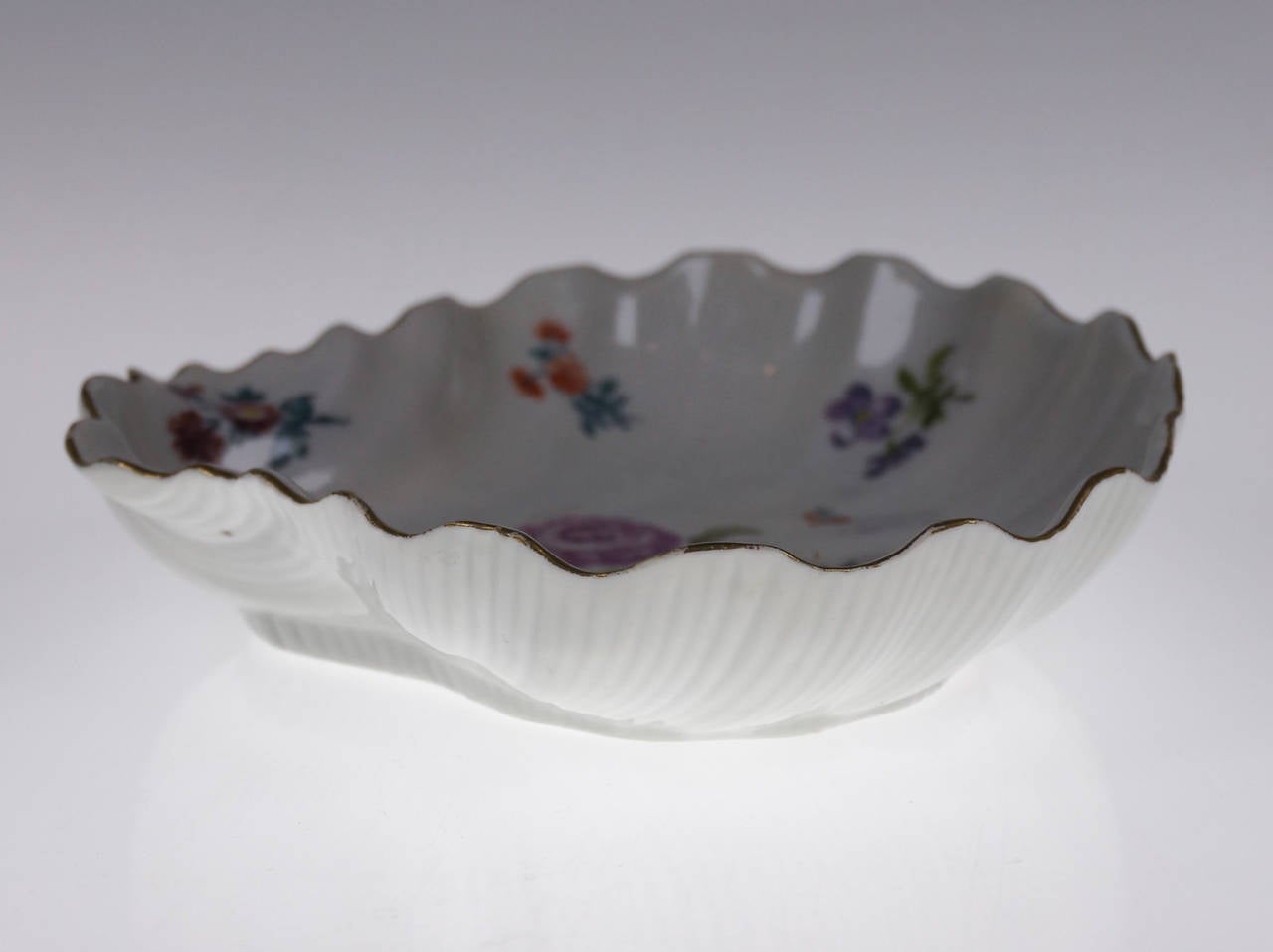 Rococo Meissen shell form serving dish, flower decorated, c. 1755 For Sale