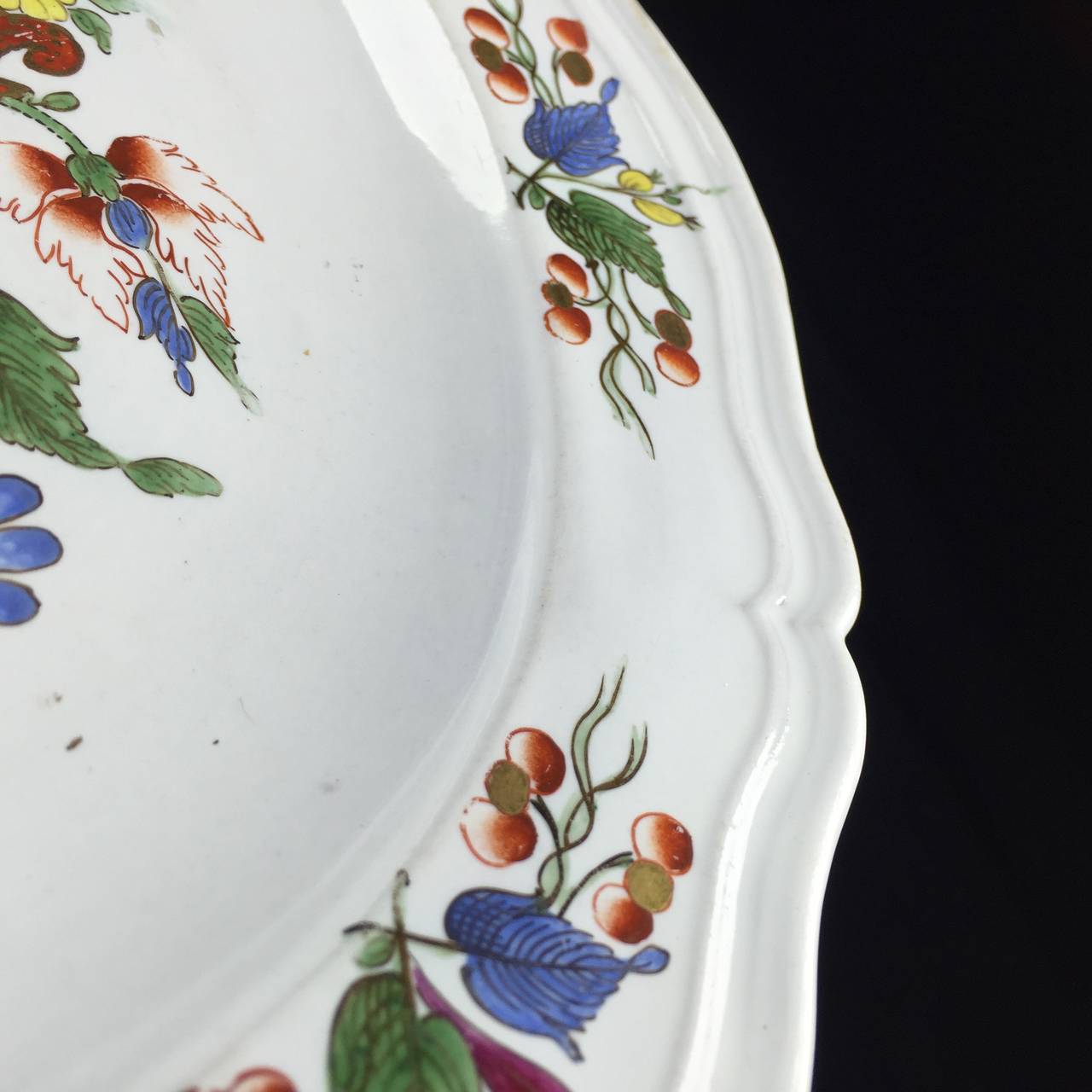 Italian Doccia 'Tulip' Plate in Tin Glaze Porcelain, circa 1790 For Sale