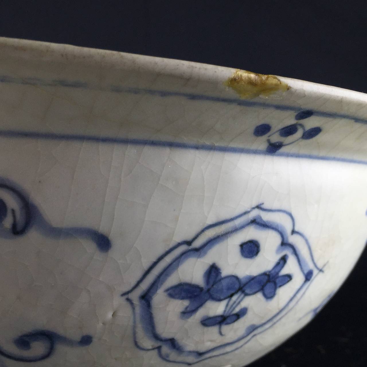 Binh Thuan Shipwreck Bowl, Swatow Ware Zhangzhou Porcelain, circa 1608 For Sale 1