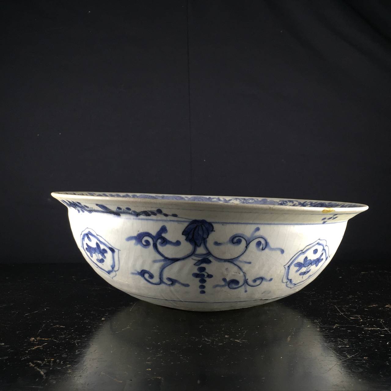 Binh Thuan Shipwreck Bowl, Swatow Ware Zhangzhou Porcelain, circa 1608 For Sale 3
