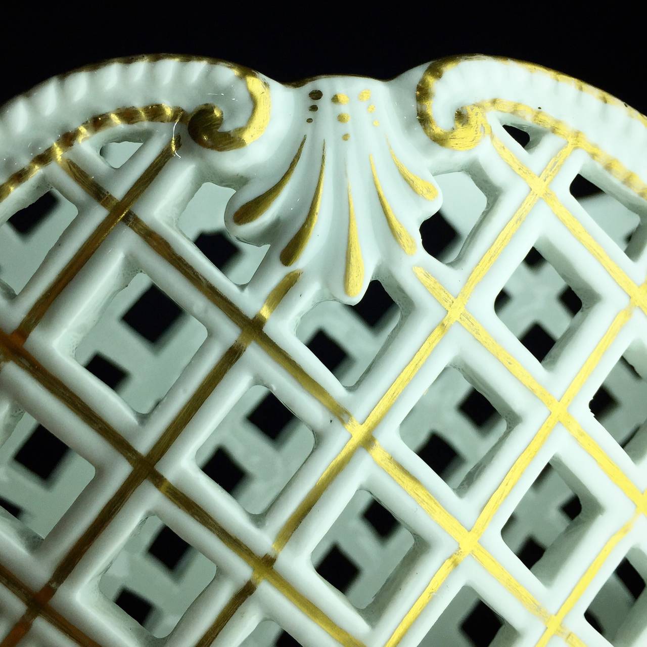 Mid-18th Century Meissen Basket Weave ‘Flaschenständer, ’ circa 1745 For Sale